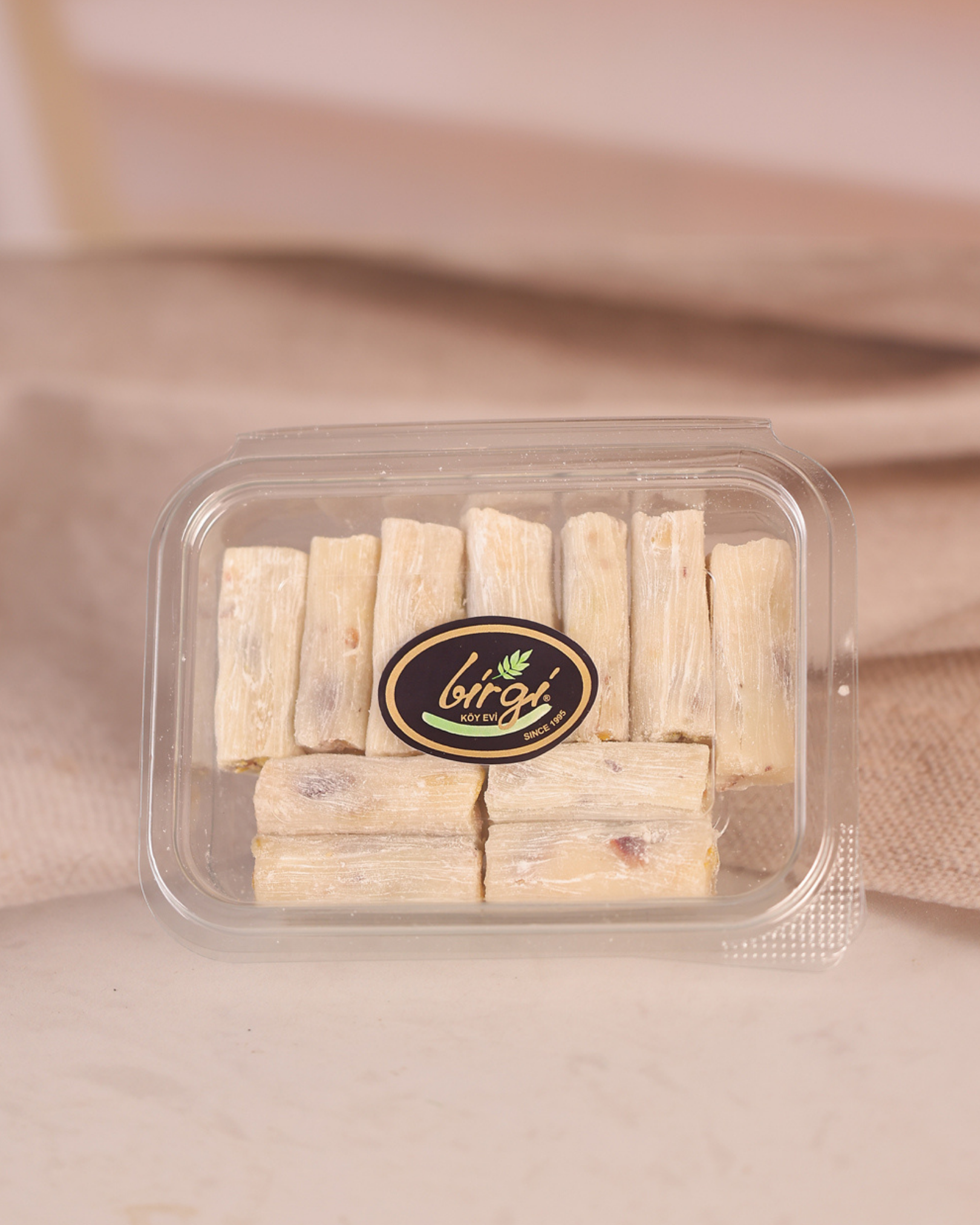 Birgi Köy EviLOKUMLARBirgi Köy Evi Sütlü ve Antep Fıstıklı Parmak Lokum (200 gr)