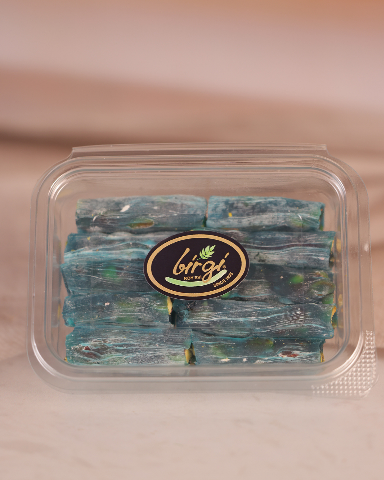 Birgi Köy EviLOKUMLARBirgi Köy Evi Yaban Mersinli ve Antep Fıstıklı Parmak Lokum (200 gr)