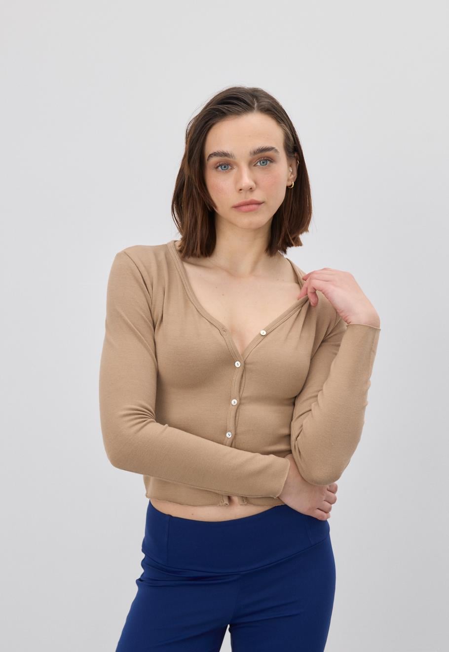Kadın Açık Kahve Renk Düğmeli Crop Hırka