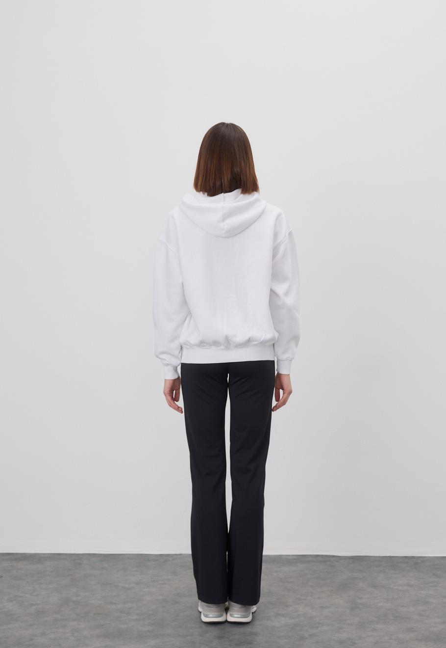 Kadın Beyaz Renk Fermuarlı Kapüşonlu Sweatshirt Hırka