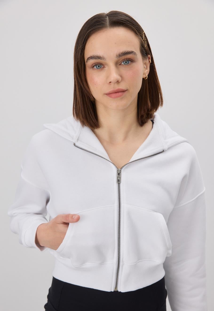 Kadın Beyaz Renk Kapüşonlu Şardonlu Crop Sweatshirt Hırka