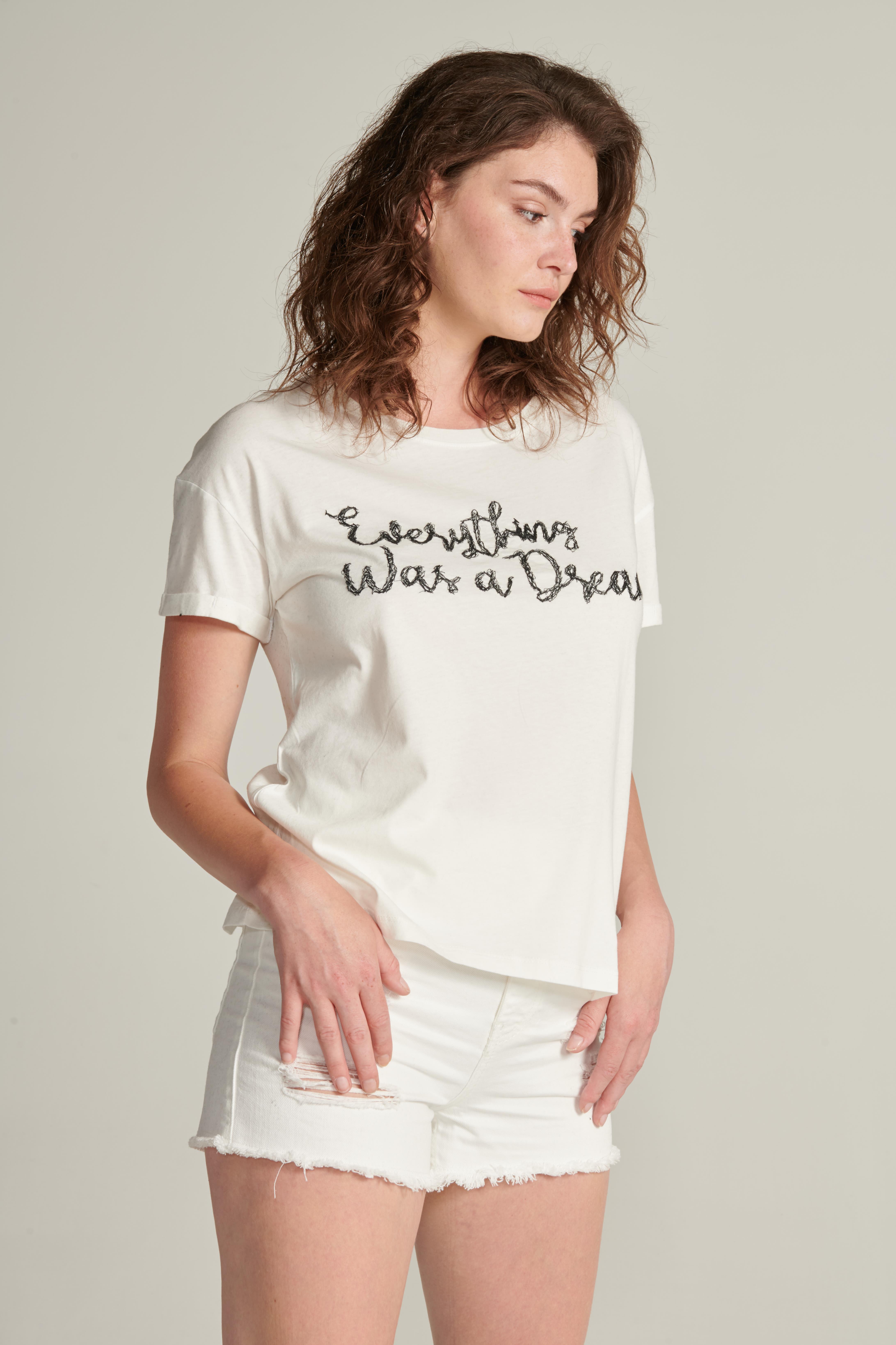 Kadın Beyaz Renk Nakış Detaylı Kısa Kollu T-shirt