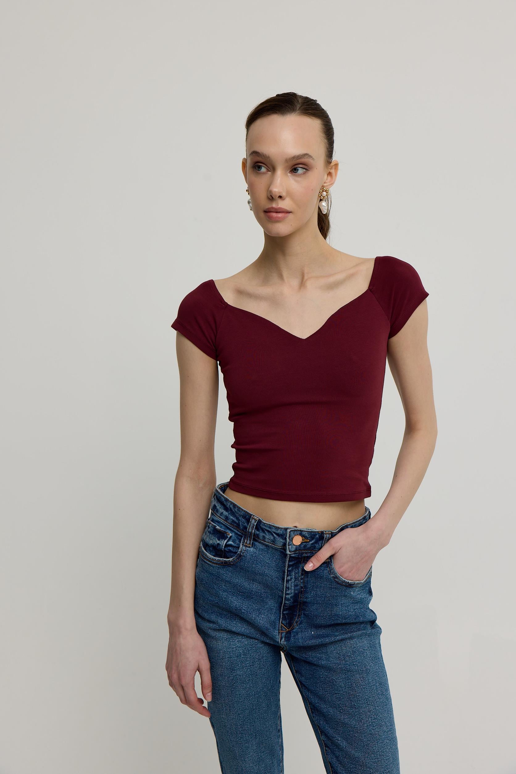 Kadın Bordo Kalp Yakalı Kısa Kollu T-shirt