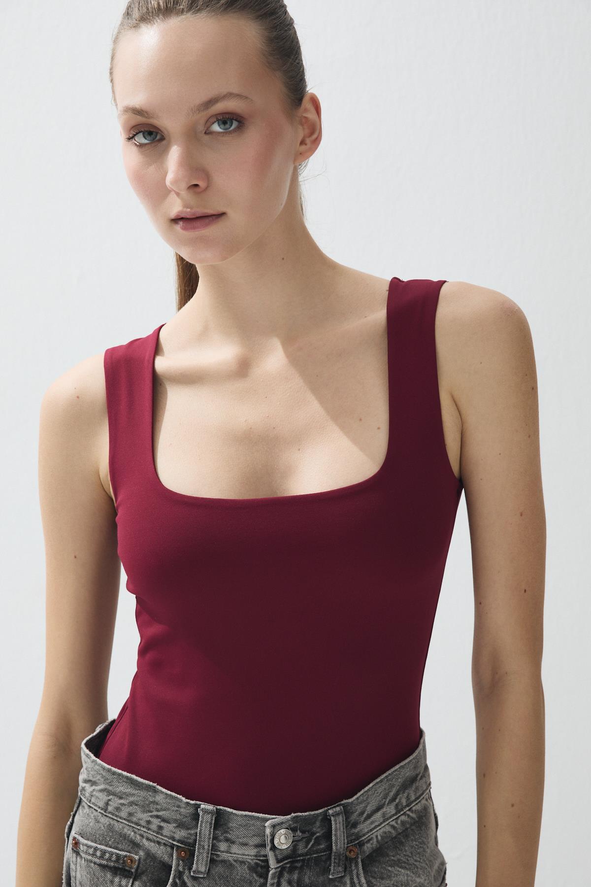 Kadın Bordo Renk Kare Yaka Çıtçıtlı Body