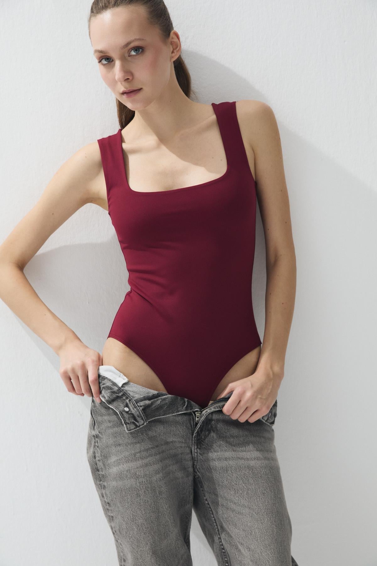Kadın Bordo Renk Kare Yaka Çıtçıtlı Body