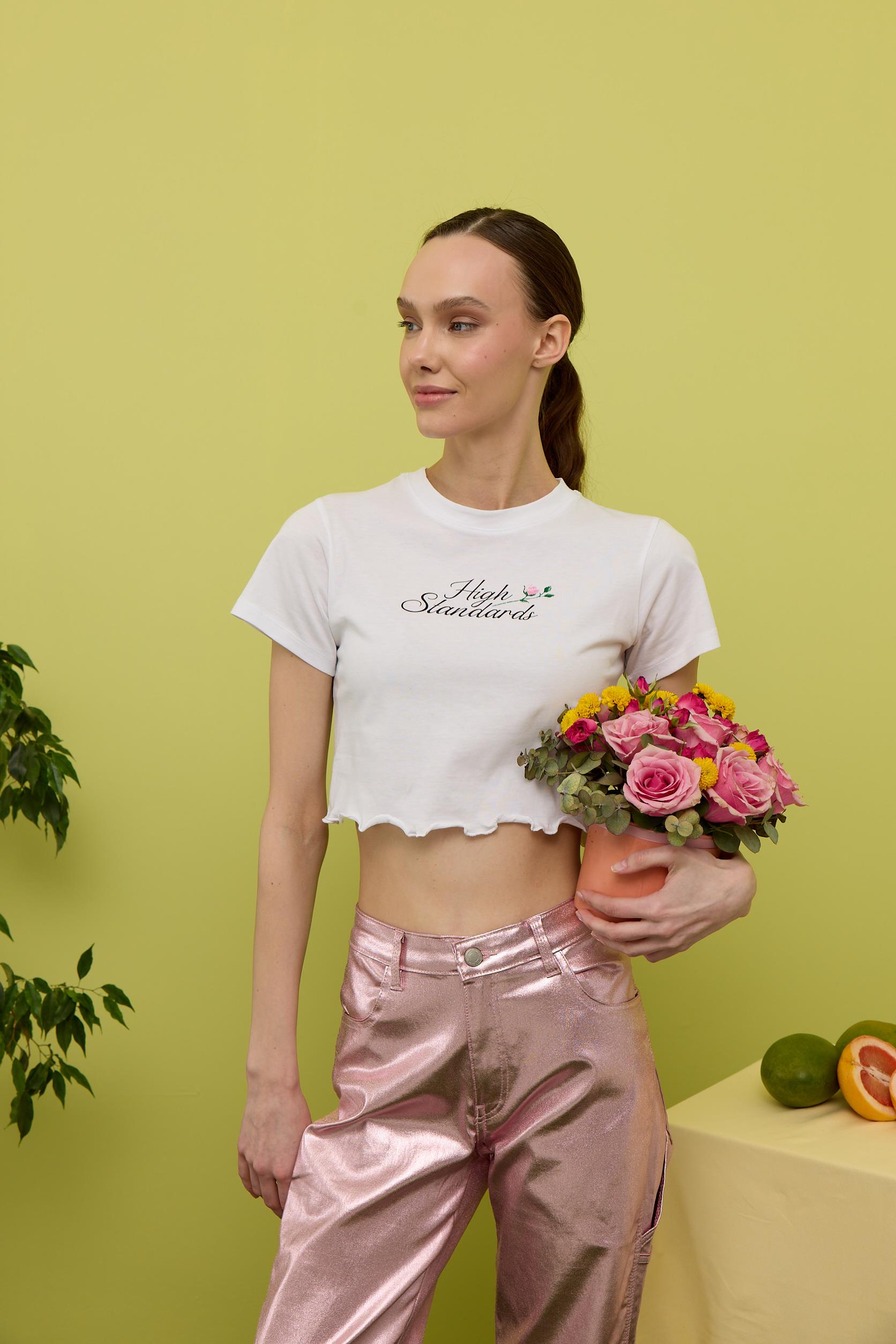 Kadın Ekru Çiçek Baskılı Etek Ucu Fırfırlı Kısa Kollu T-shirt