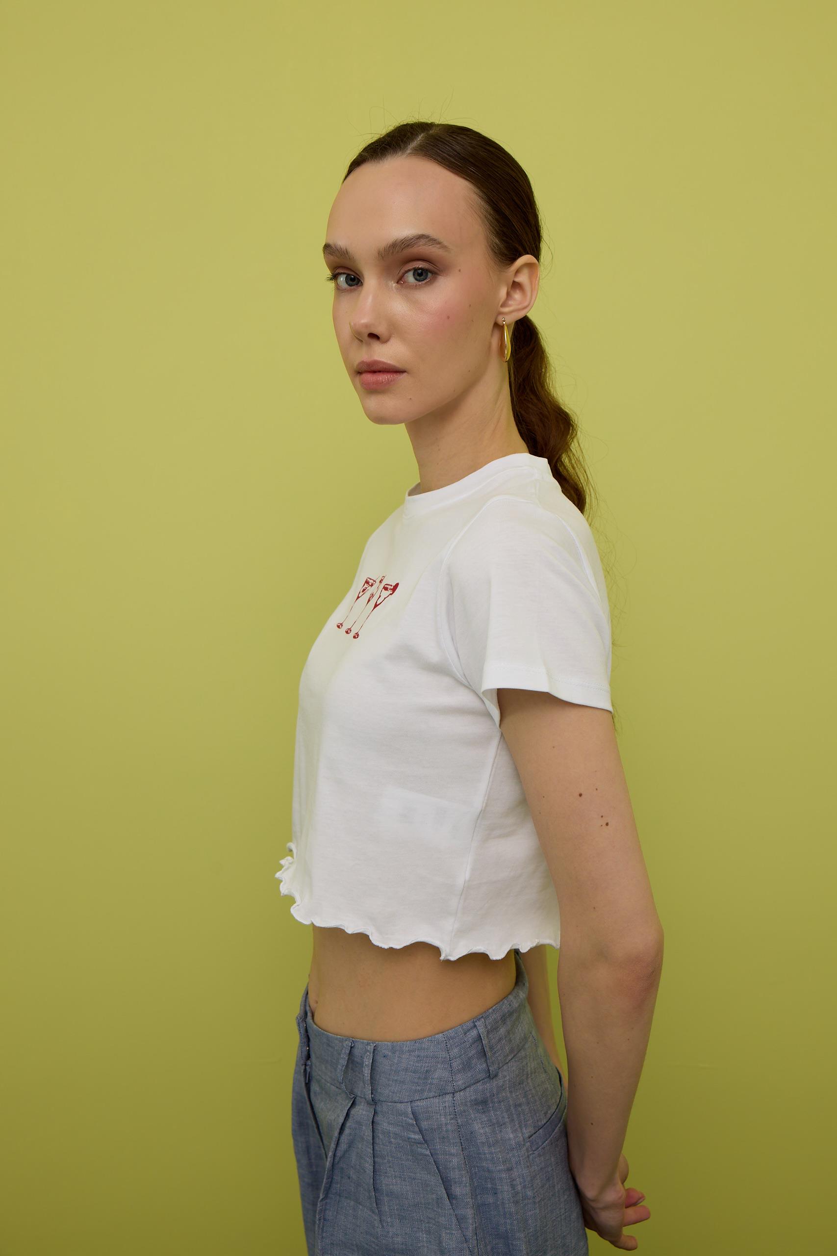 Kadın Ekru Renk Bardak Baskılı Etek Ucu Fırfırlı Kısa Kollu T-shirt