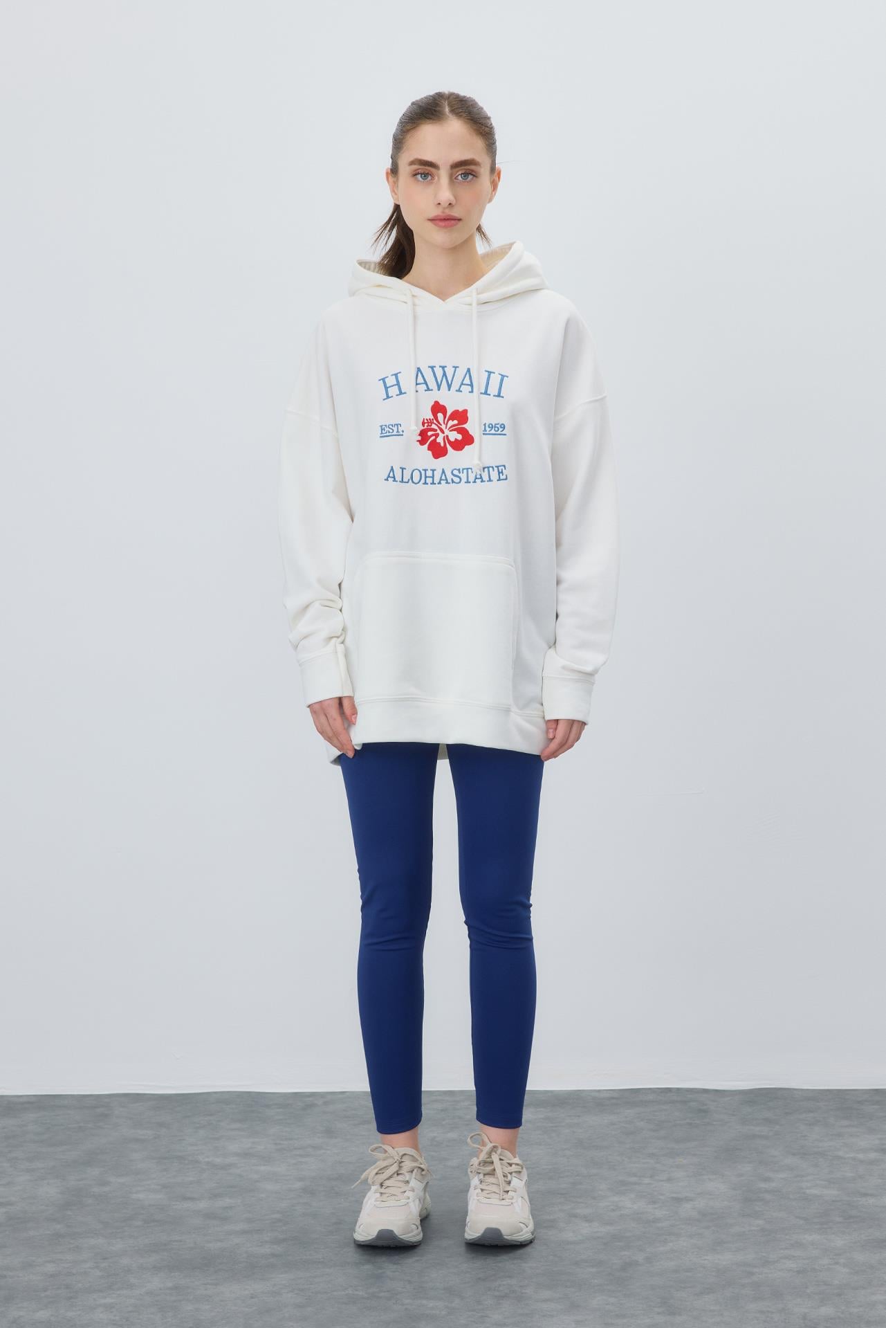 Kadın Ekru Renk Baskılı Kapüşonlu Oversize Sweatshirt
