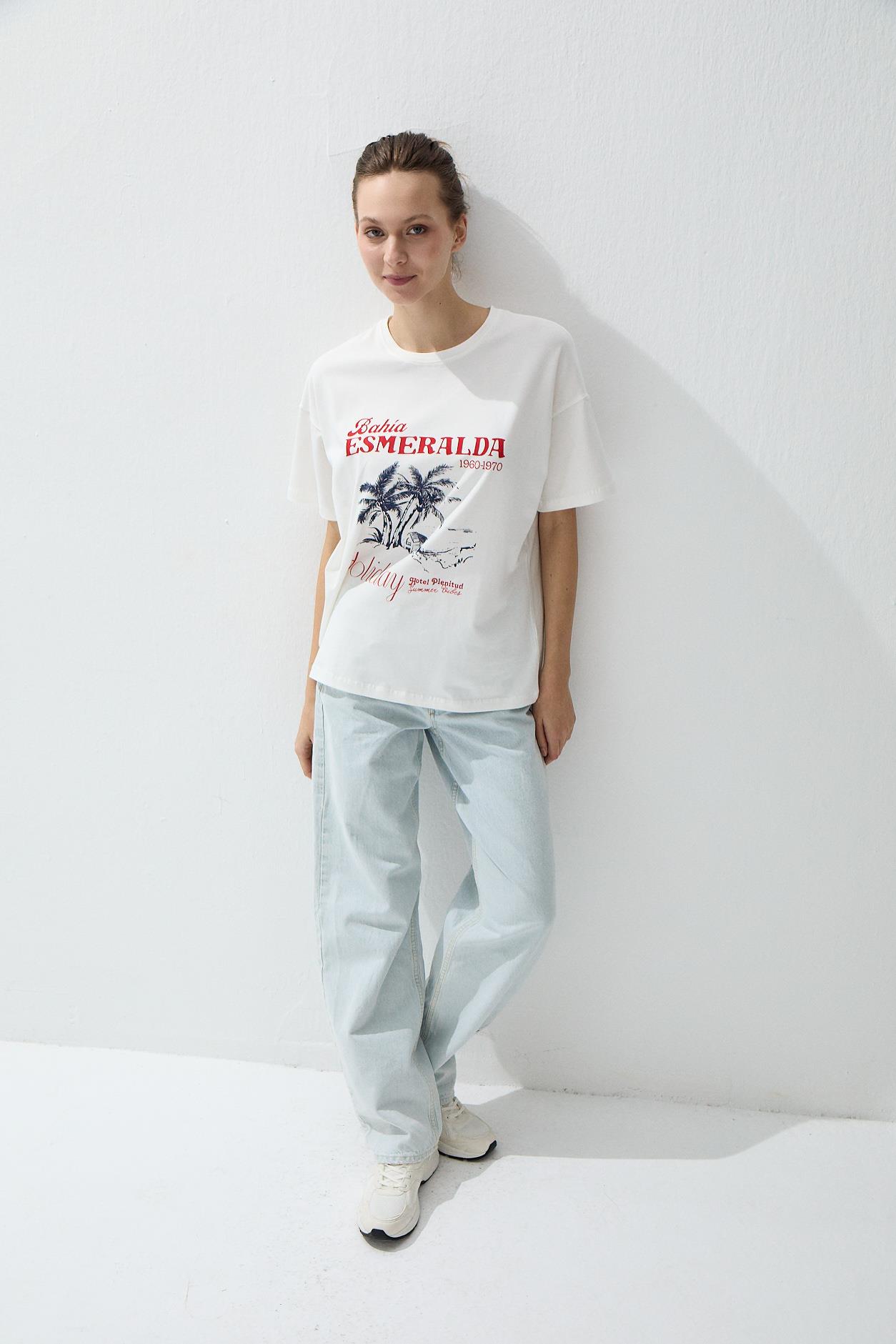 Kadın Ekru Renk Baskılı Oversize T-shirt