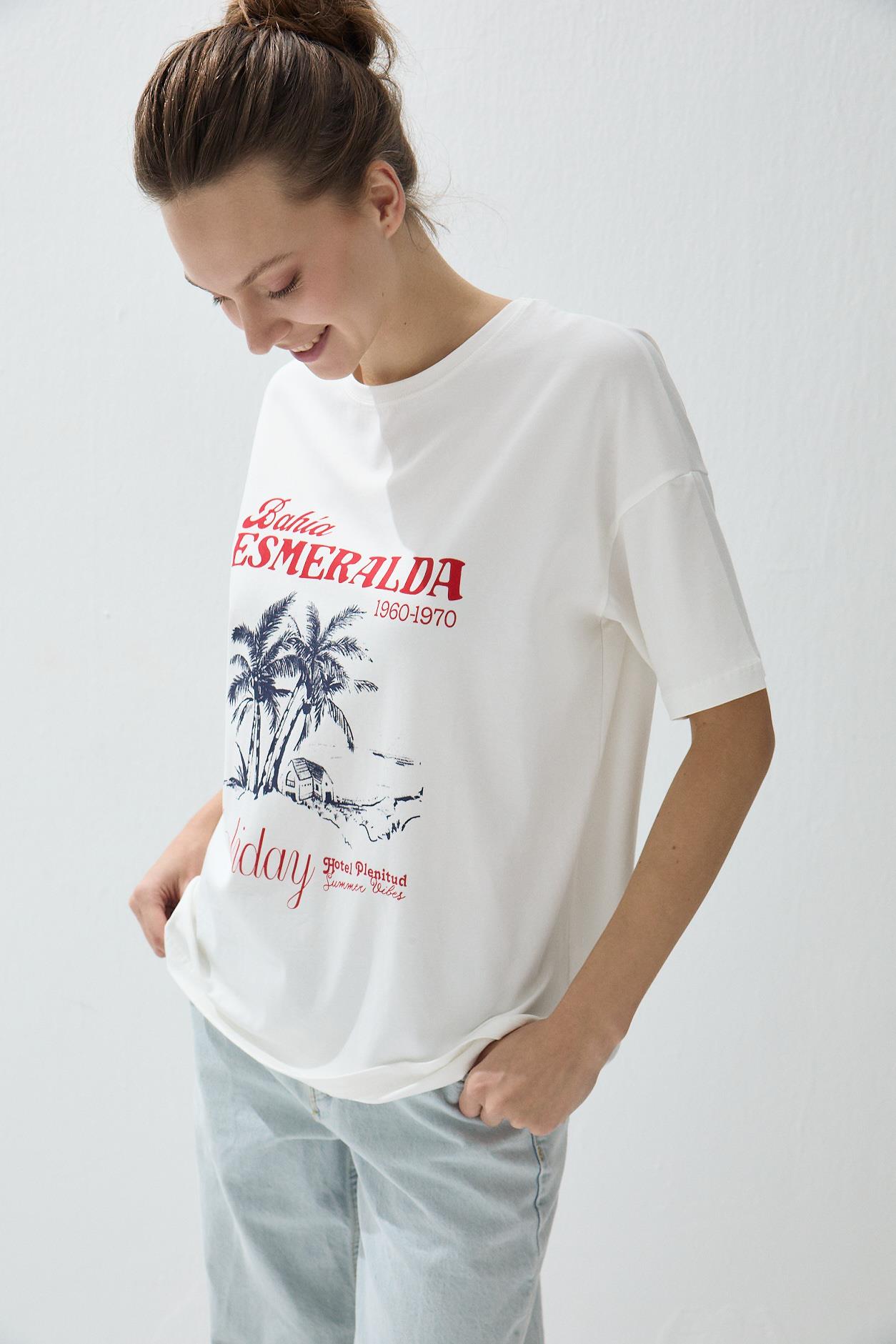 Kadın Ekru Renk Baskılı Oversize T-shirt