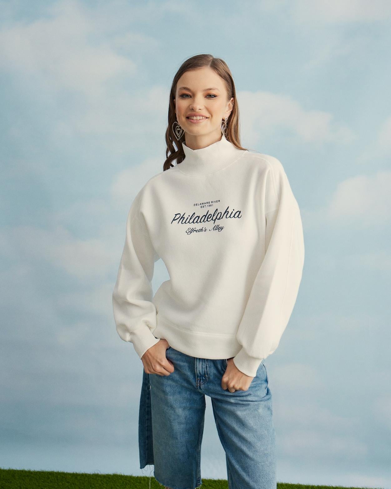 Kadın Ekru Renk Baskılı Yarım Balıkçı Yaka Sweatshirt