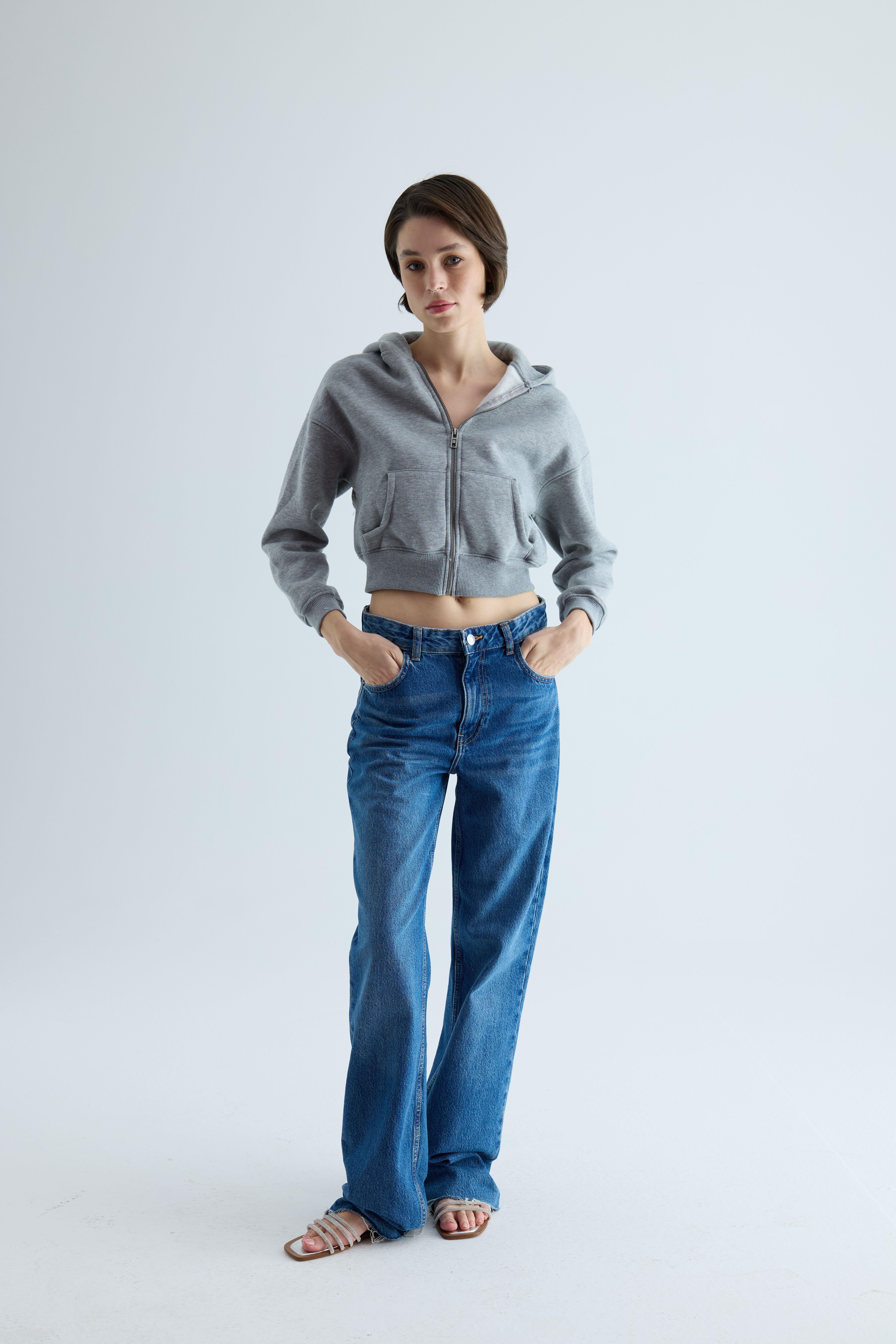 Kadın Gri Renk Kapüşonlu Şardonlu Crop Sweatshirt Hırka