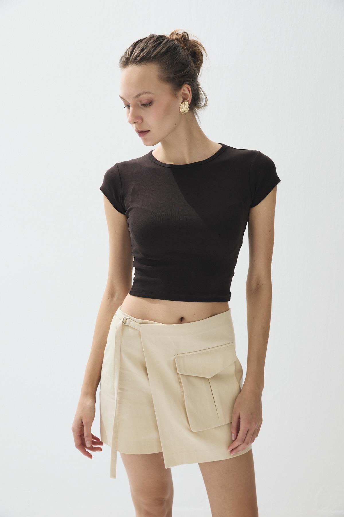 Kadın Kahve Renk Kısa Kollu Crop T-shirt