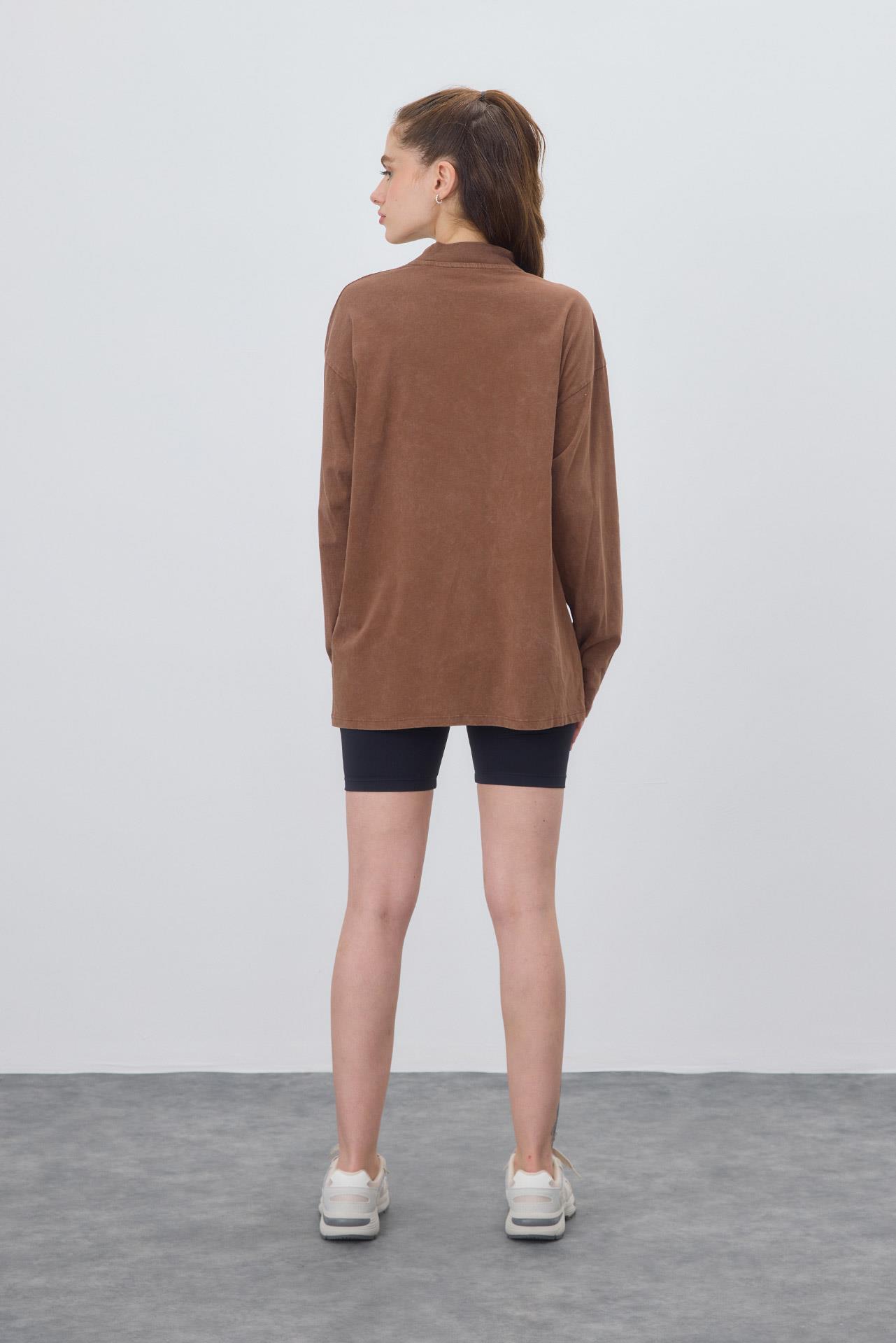 Kadın Kahverengi Eskitmeli Oversize Basic Uzun Kolu T-Shirt