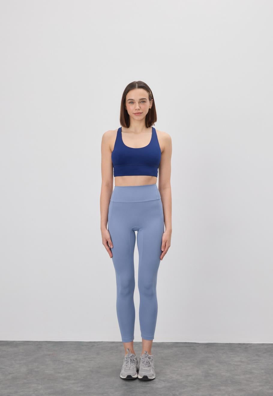 Kadın Lacivert Renk Sırt Detaylı Spor Bluz