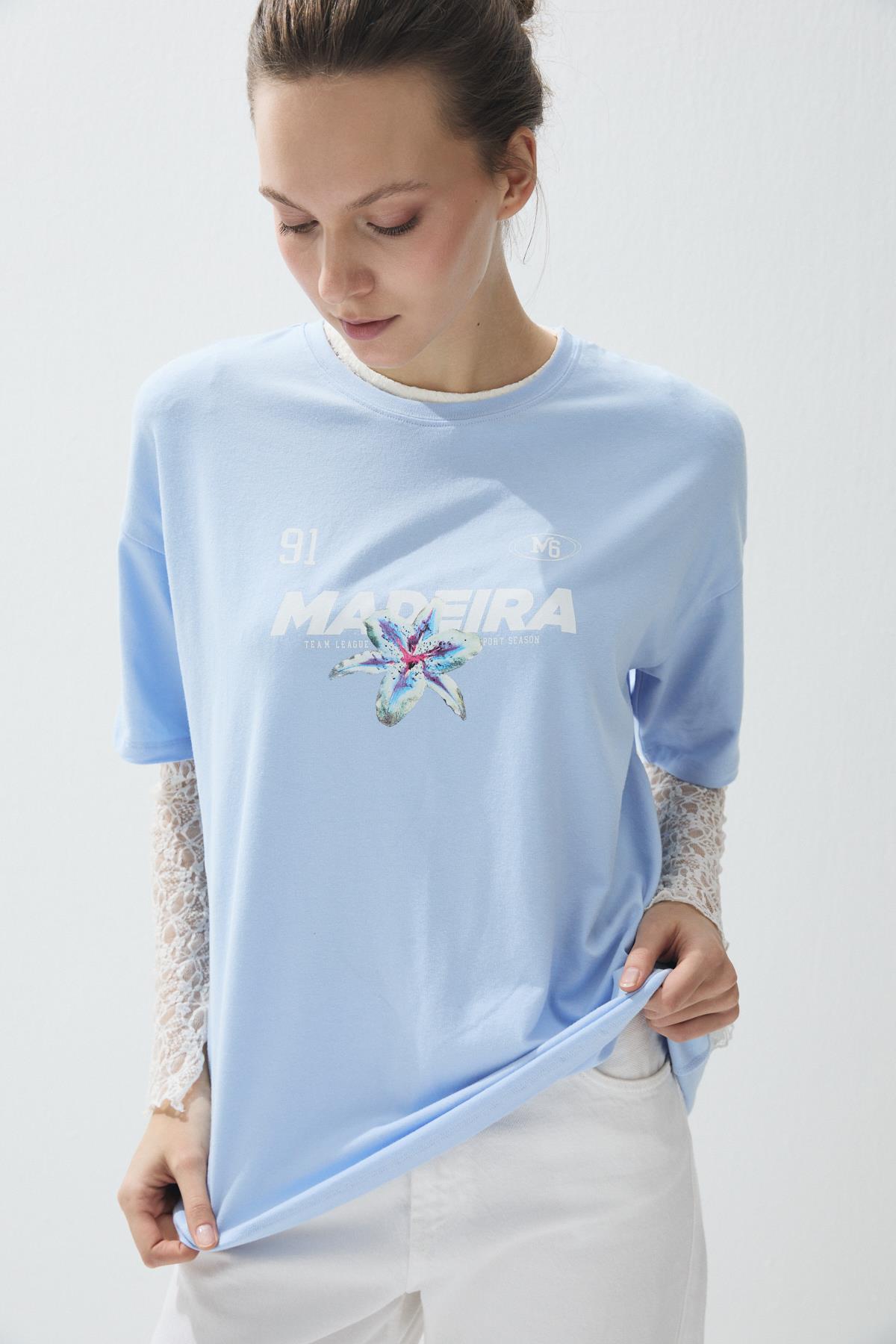 Kadın Mavi Renk Baskılı Oversize T-shirt