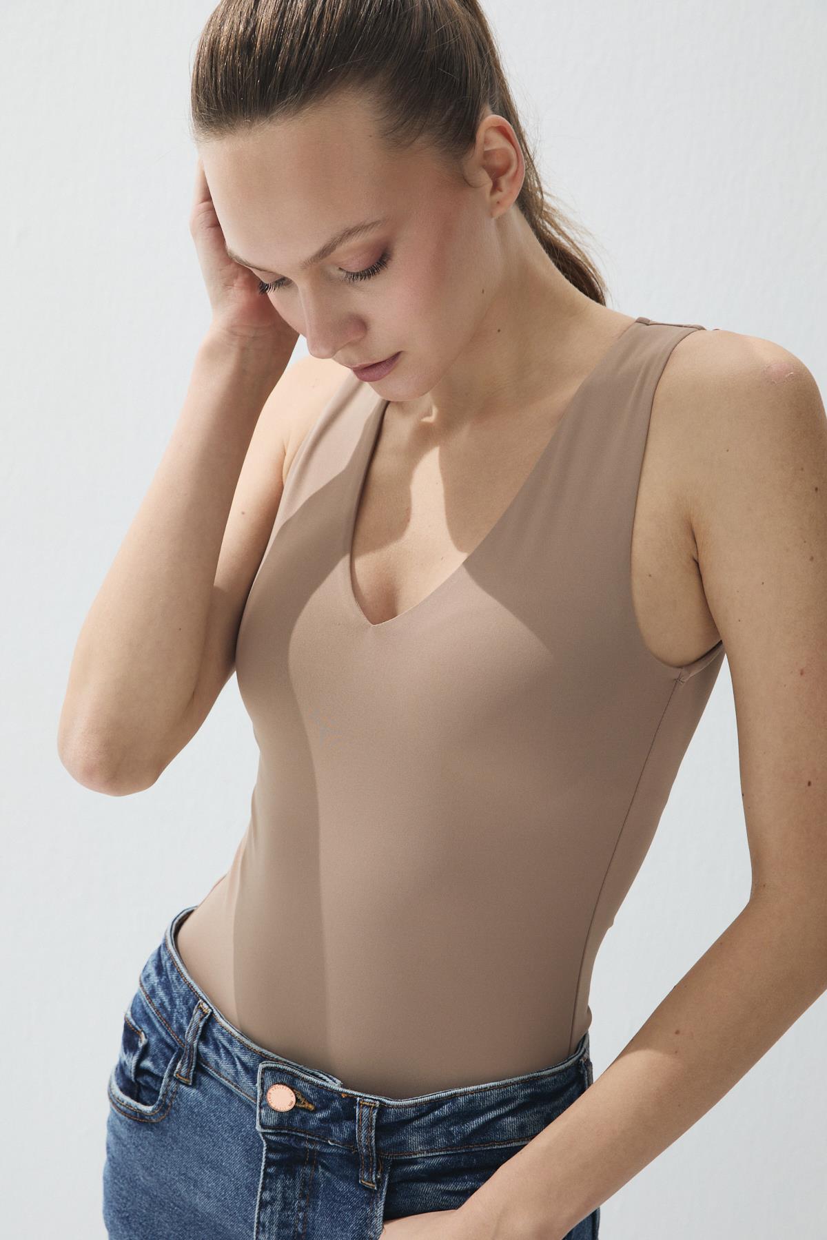 Kadın Mocha Renk V Yaka Çıtçıtlı Body