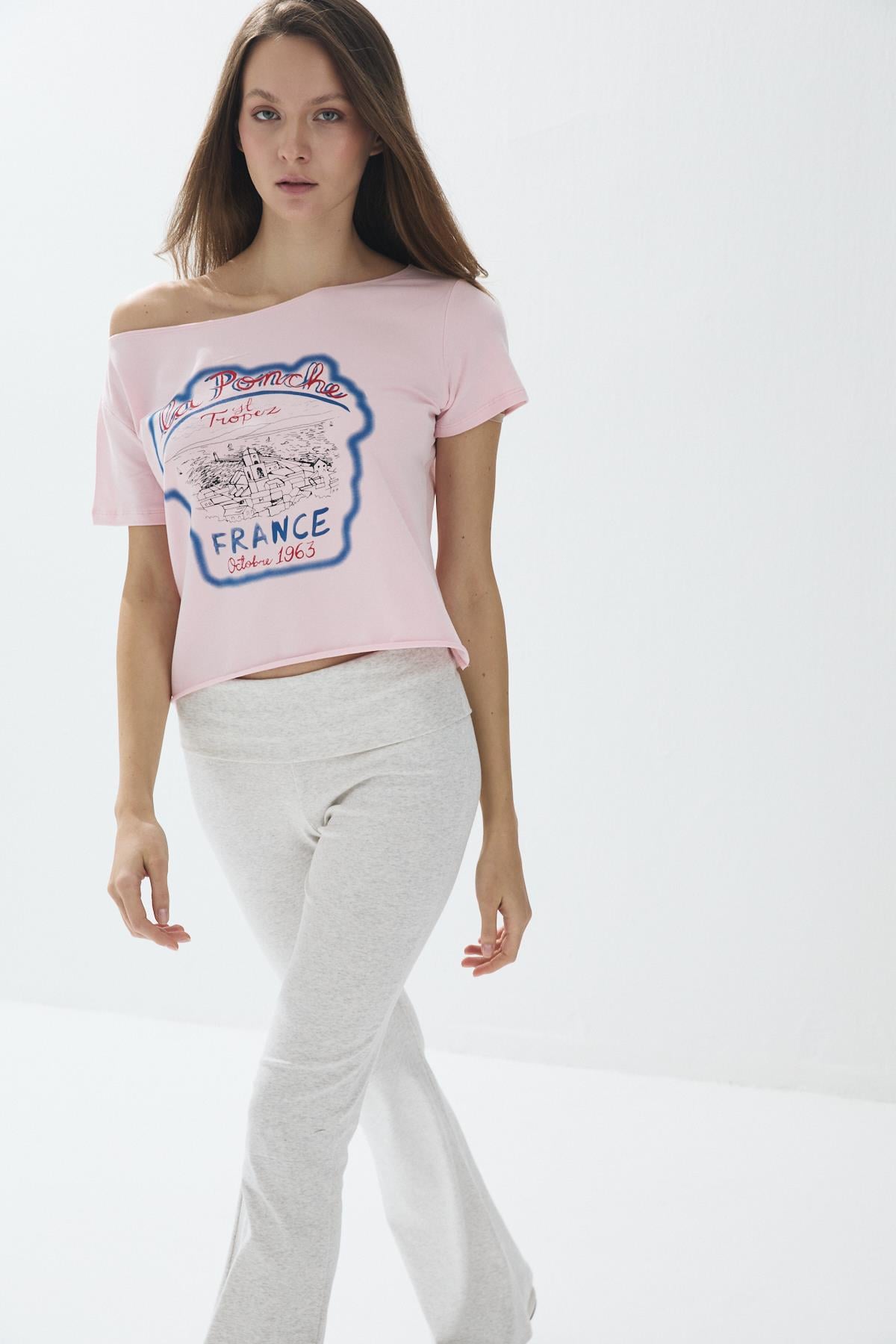 Kadın Pembe Renk Baskılı Kayıkçı Yaka Kısa Kollu T-shirt