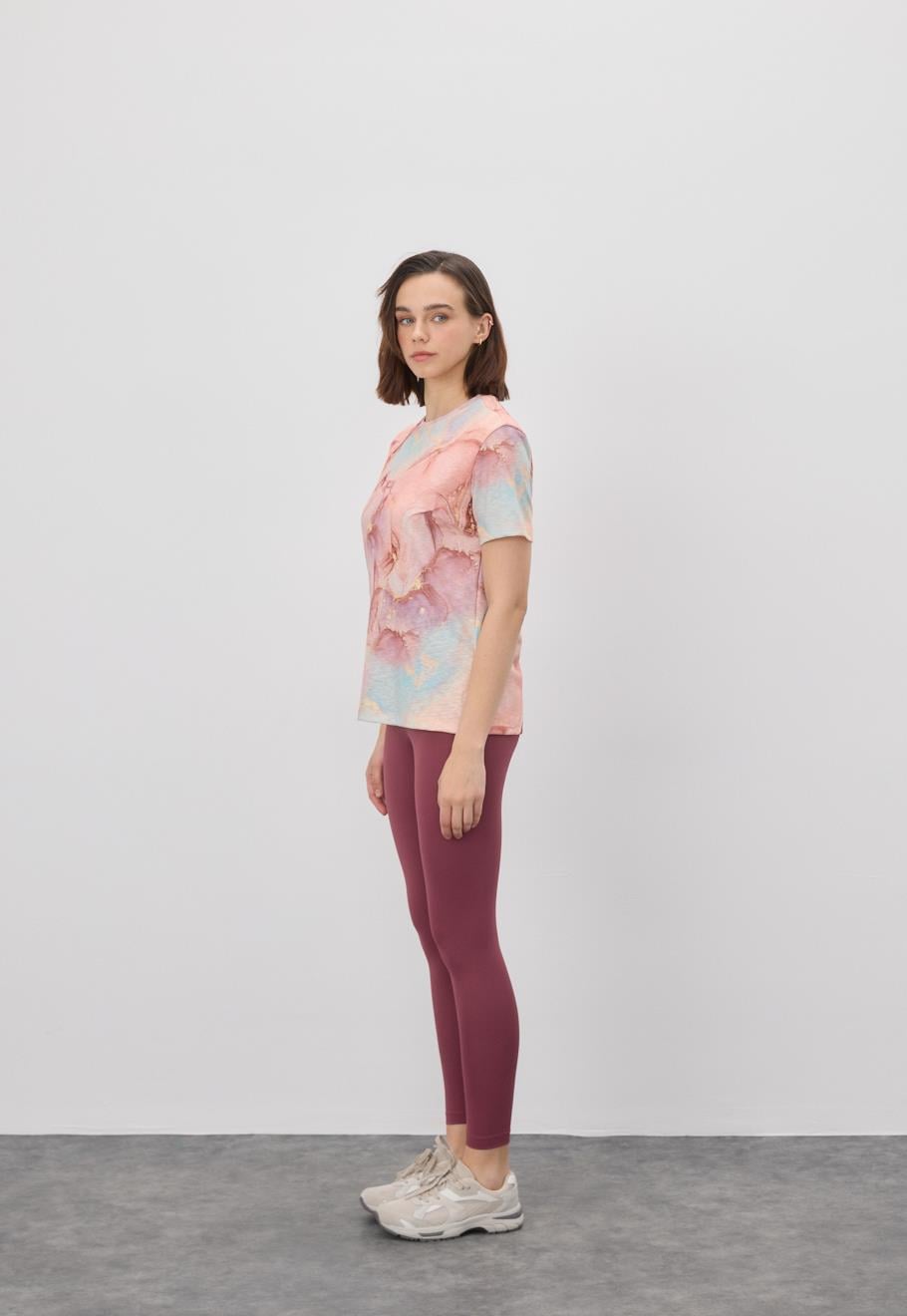 Kadın Rose Baskılı Fırfırlı T-Shirt