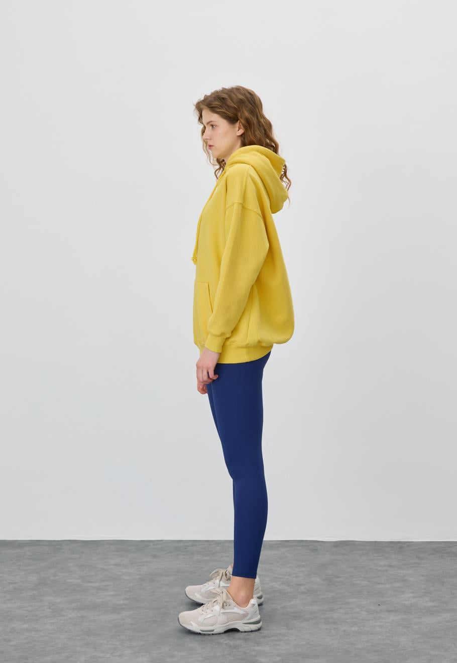 Kadın Sarı Renk Kapüşonlu Oversize Sweatshirt