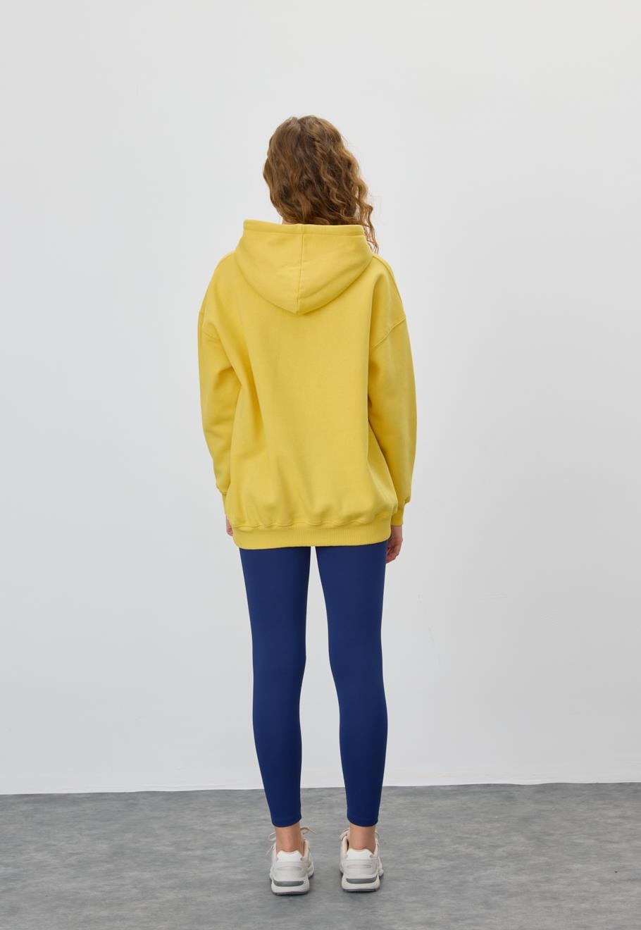 Kadın Sarı Renk Kapüşonlu Oversize Sweatshirt