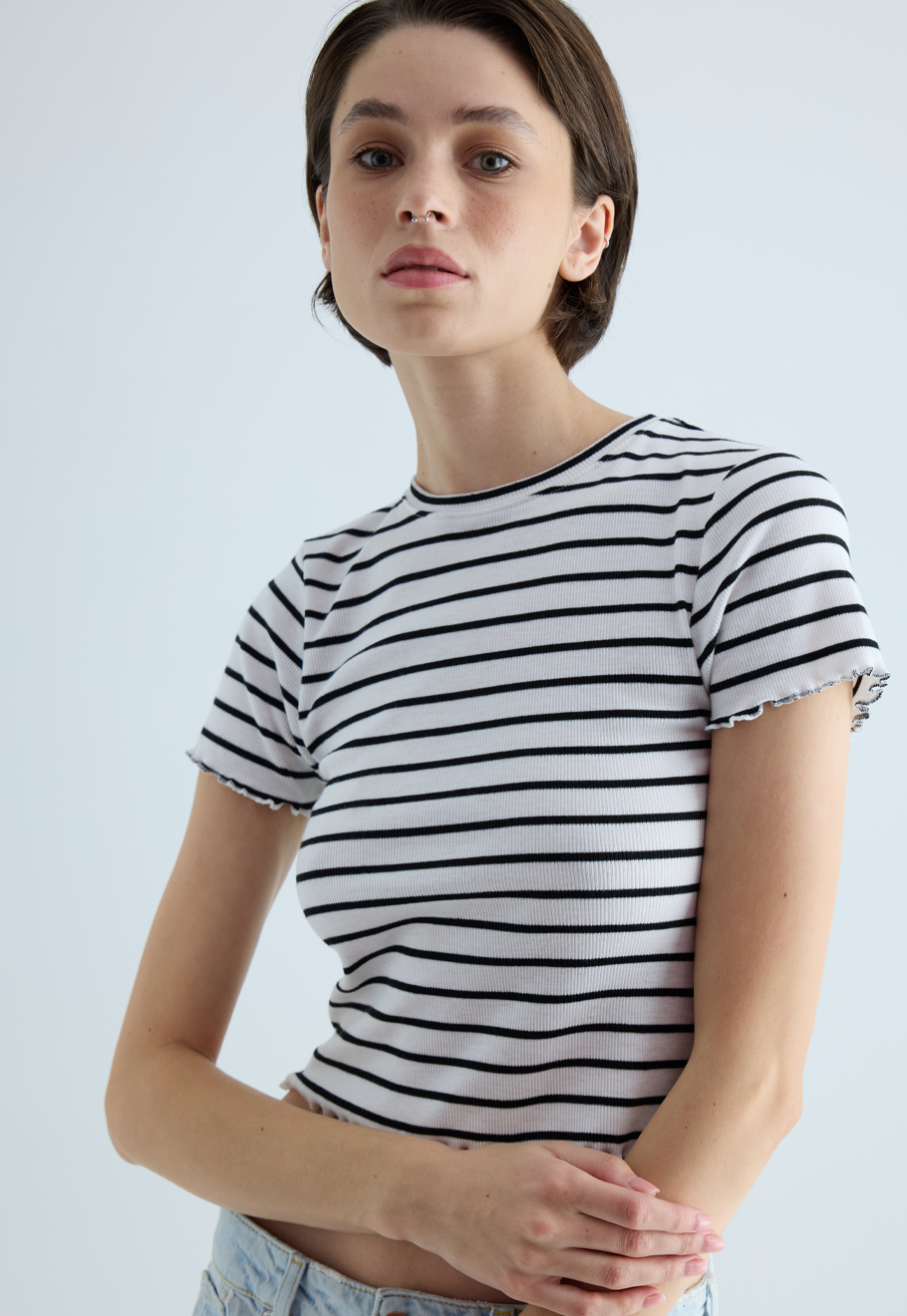 Kadın Siyah Beyaz Çizgili Crop Kısa Kollu T-Shirt