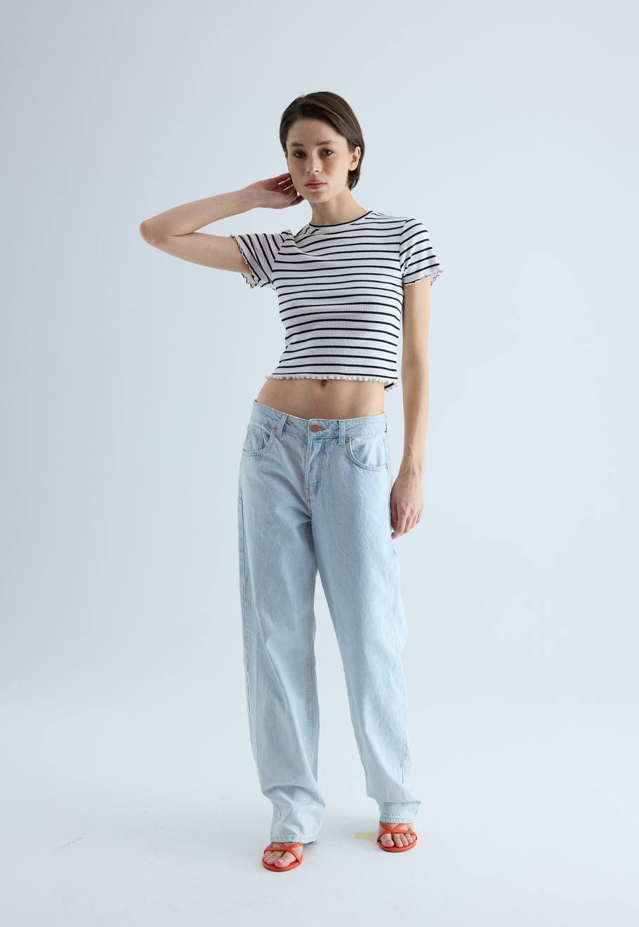 Kadın Siyah Beyaz Çizgili Crop Kısa Kollu T-Shirt