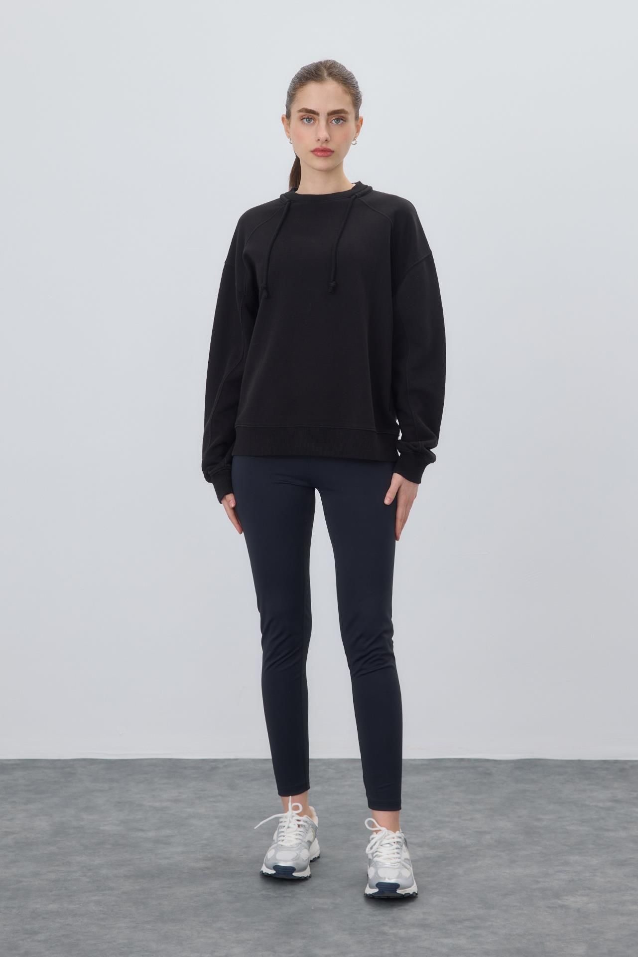 Kadın Siyah Kordon Detaylı Sweatshirt