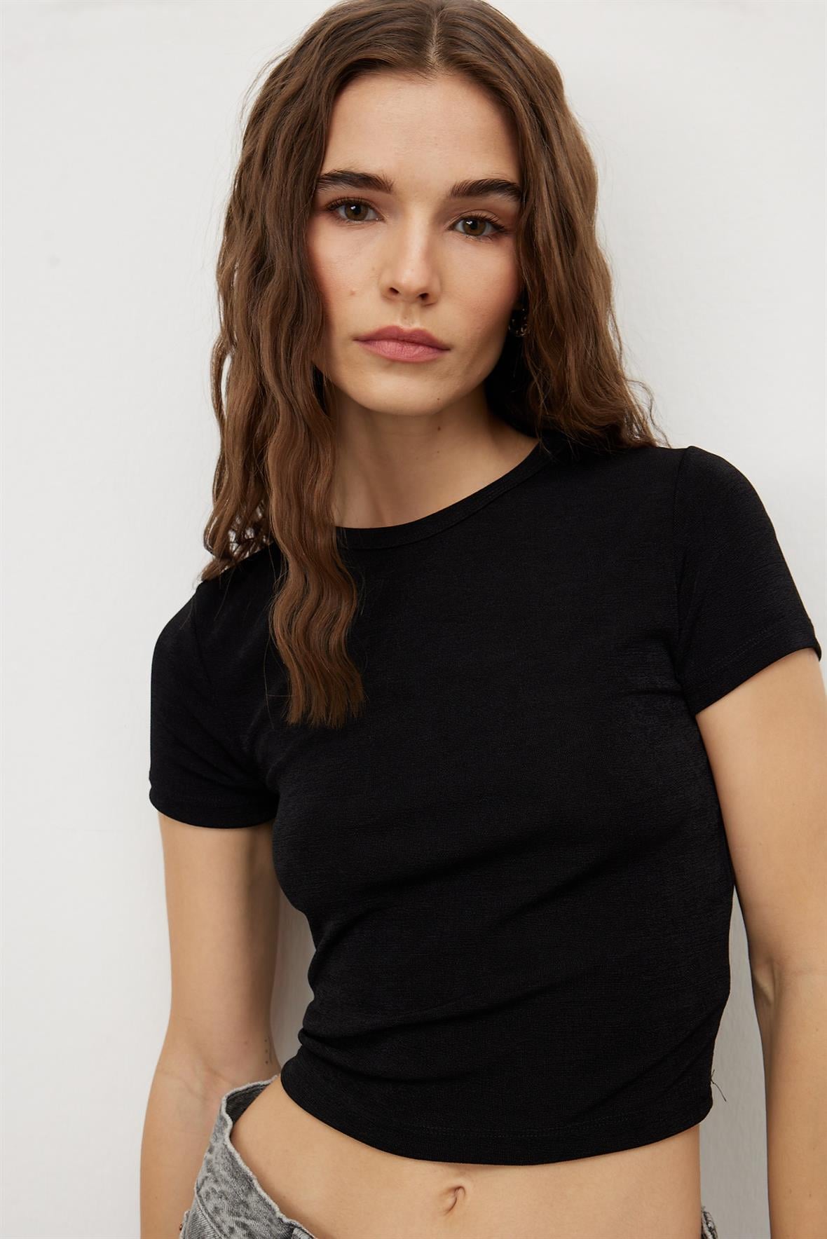 Kadın Siyah Renk Basic Kısa Kollu T-Shirt