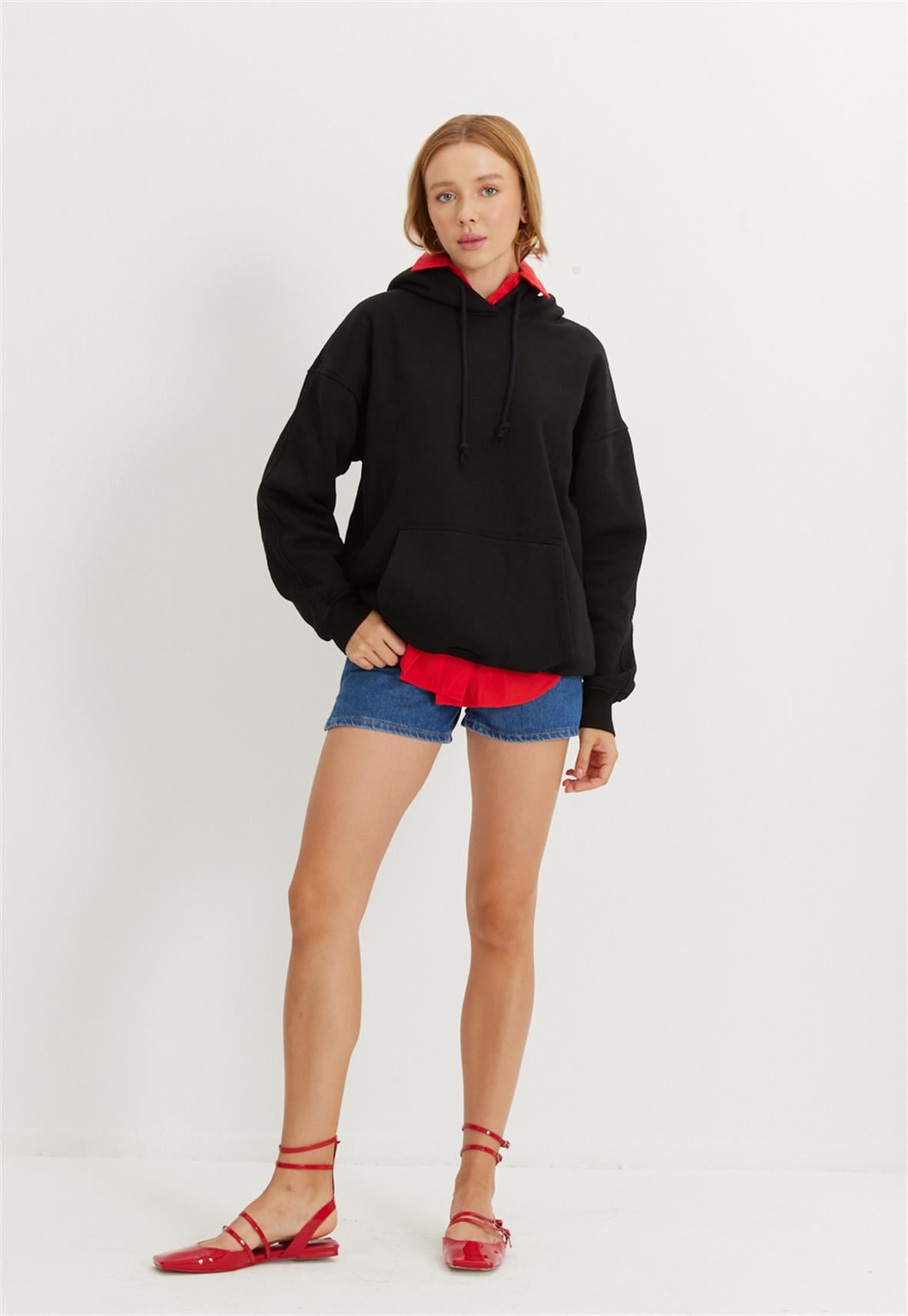 Kadın Siyah Renk Kapüşonlu Oversize Sweatshirt