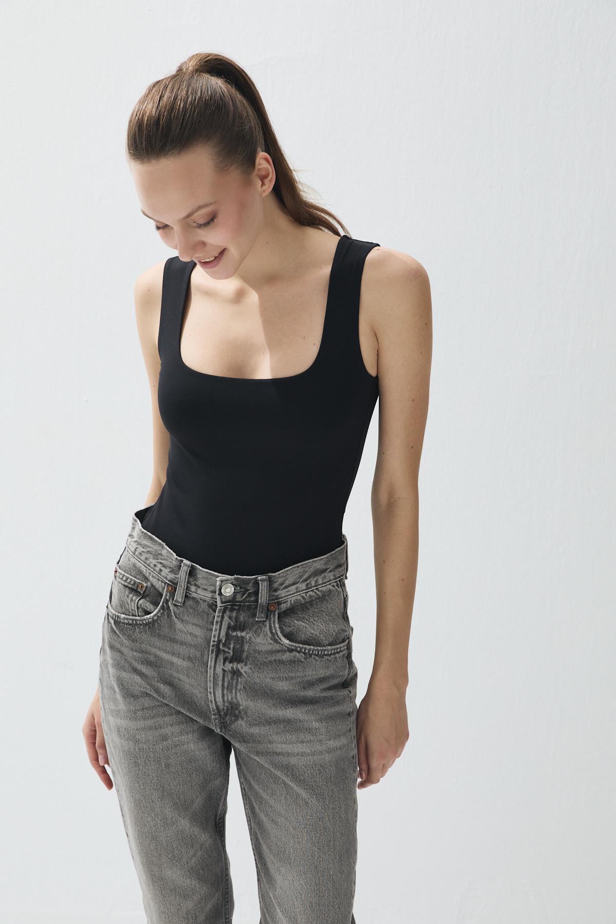 Kadın Siyah Renk Kare Yaka Çıtçıtlı Body