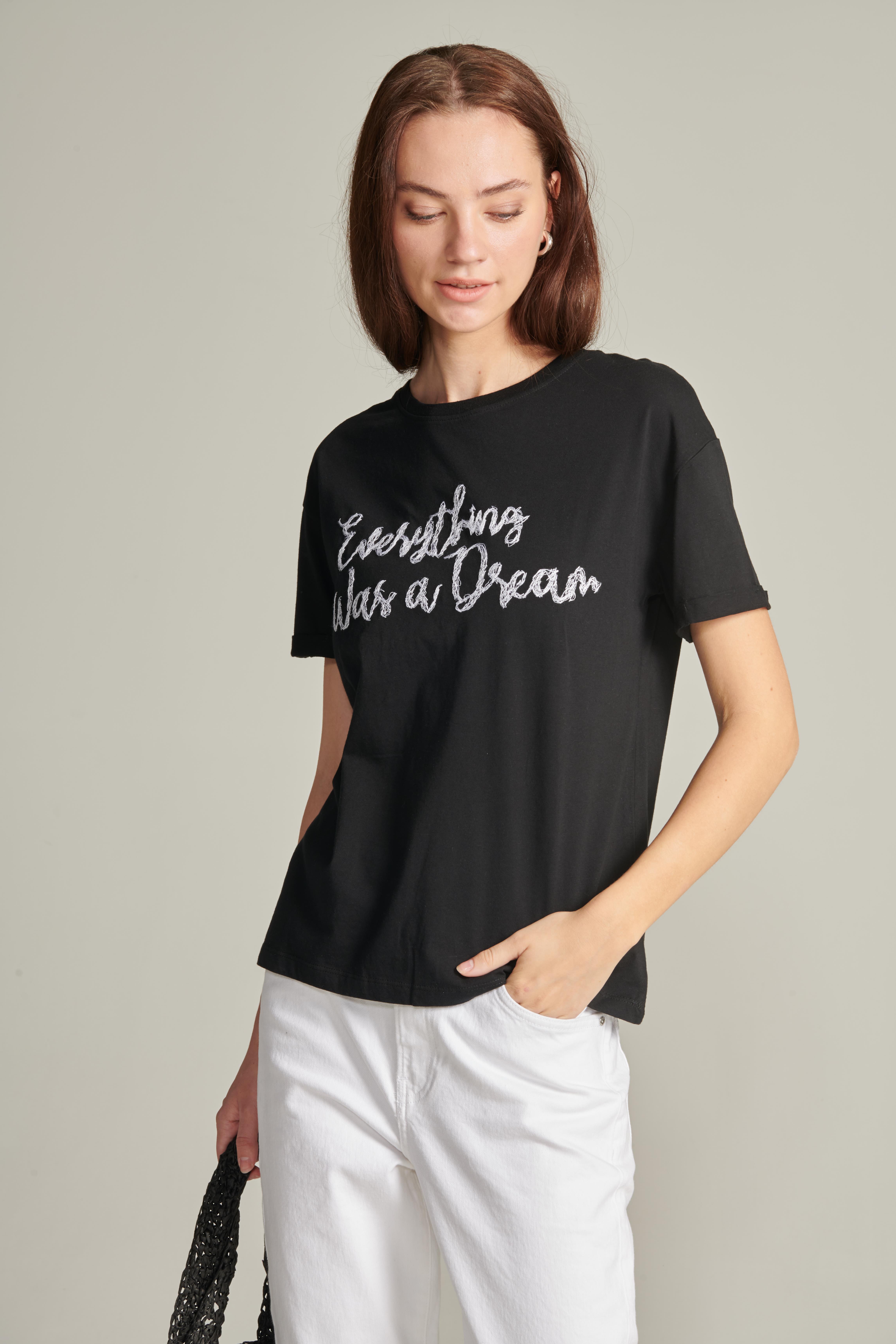 Kadın Siyah Renk Nakış Detaylı Kısa Kollu T-shirt