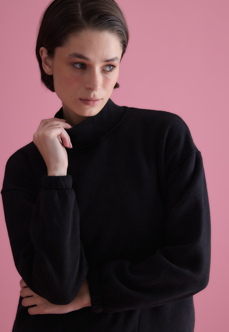 Kadın Siyah Renk Yıkamalı Cepli Yarım Boğazlı Sweatshirt
