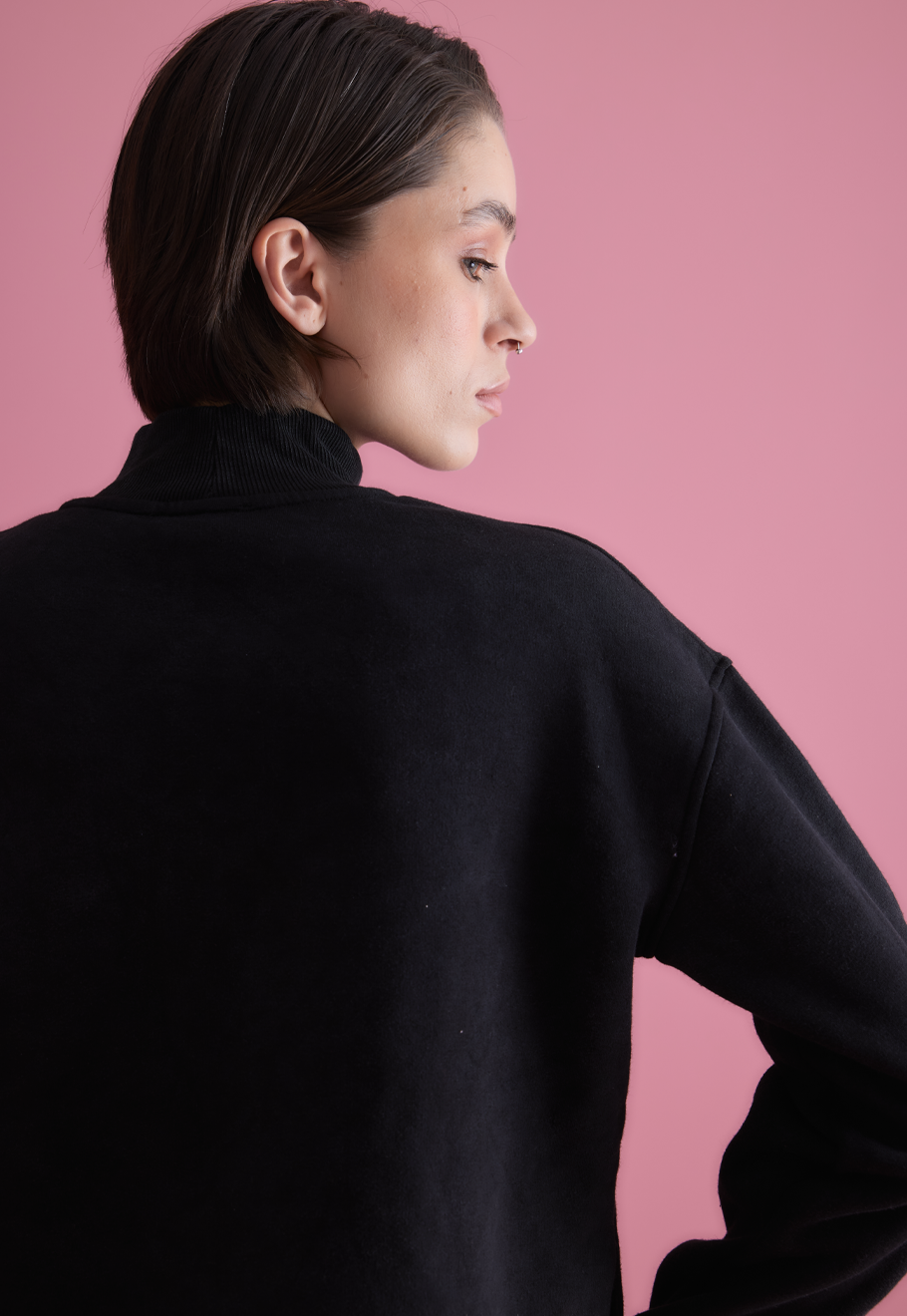 Kadın Siyah Renk Yıkamalı Cepli Yarım Boğazlı Sweatshirt