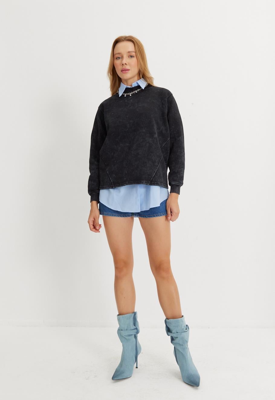 Kadın Siyah Renk Yıkamalı Eskitmeli Kısa Sweatshirt