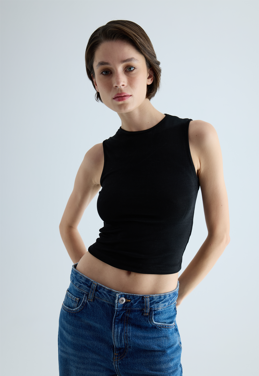 Kadın Siyah Sırt Dekolteli Crop Bluz