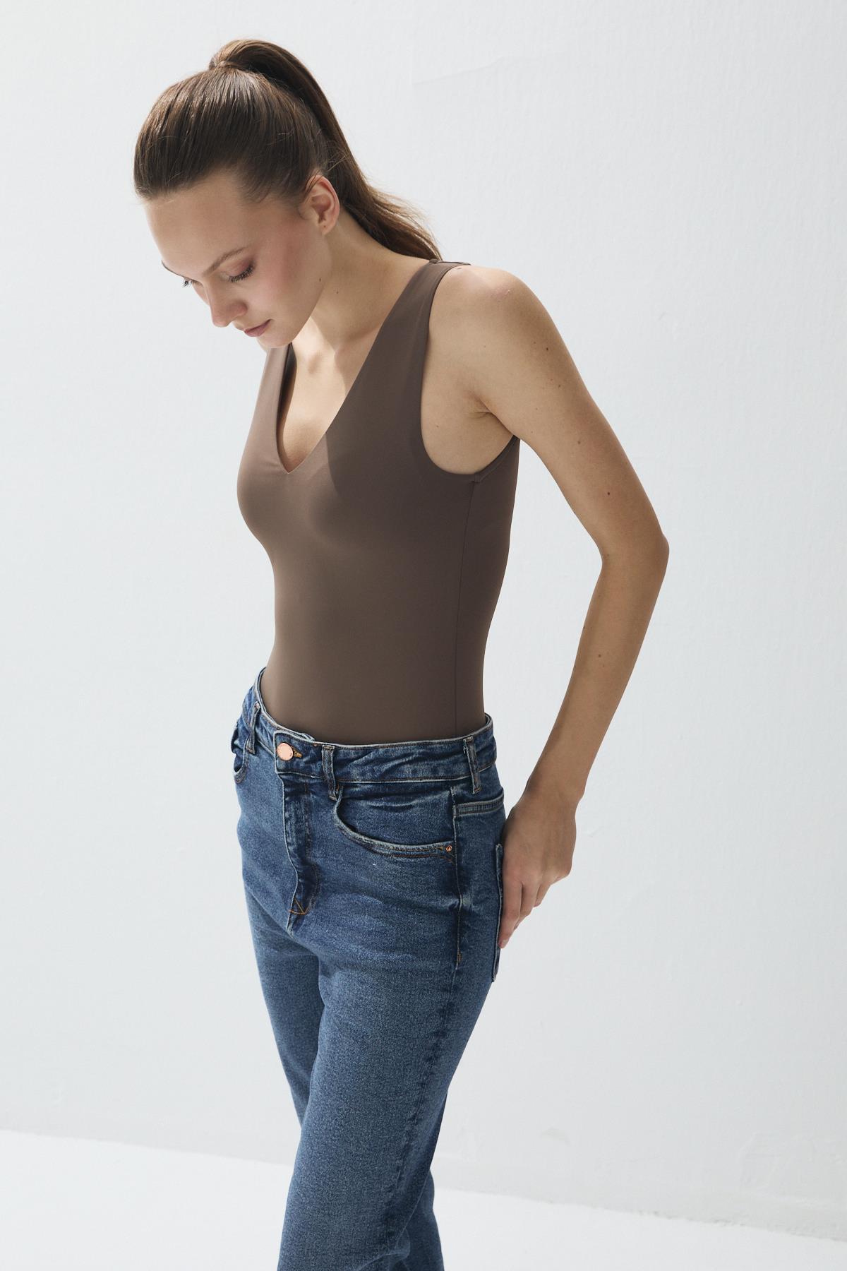 Kadın Vizon Renk V Yaka Çıtçıtlı Body