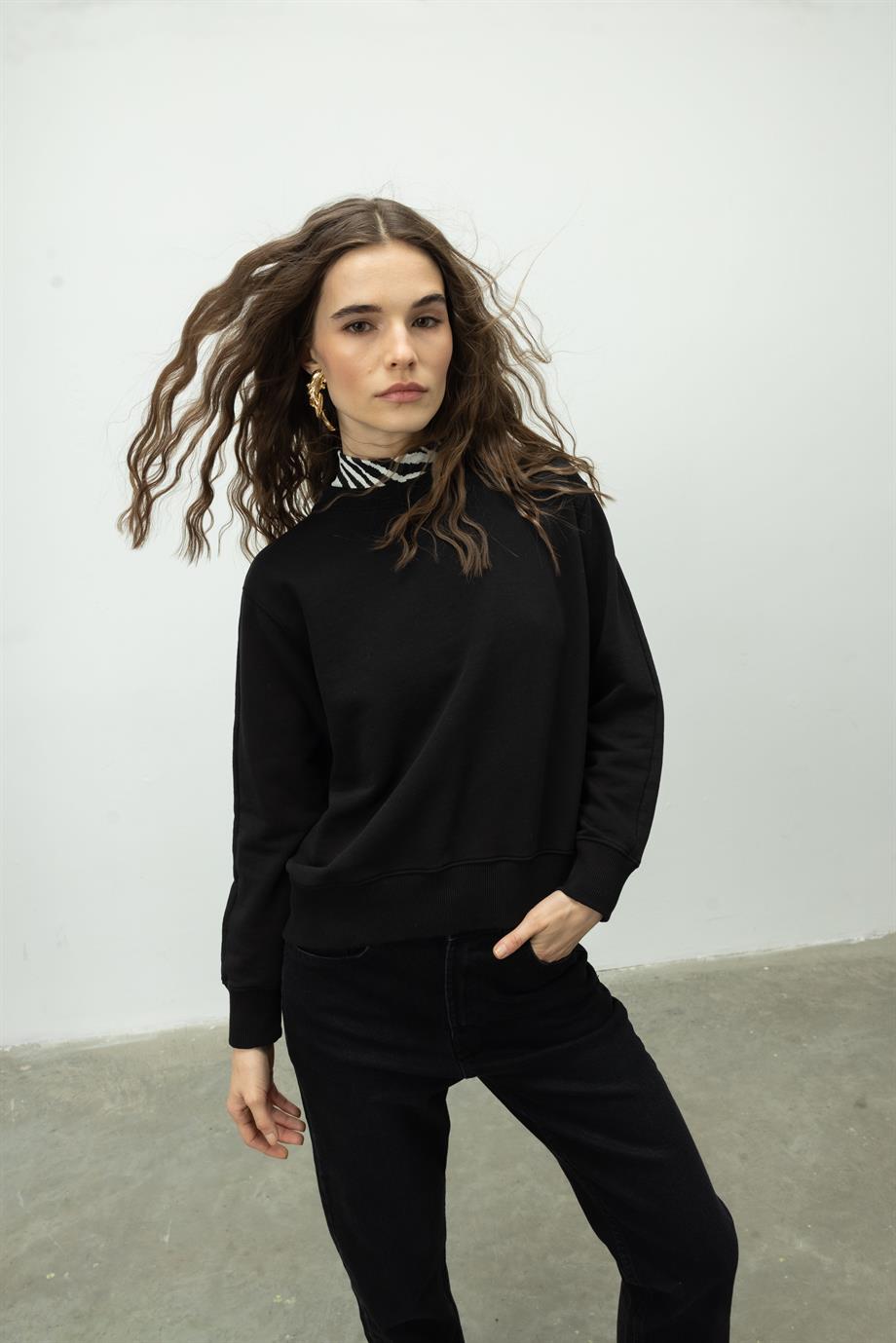 Bisiklet Yaka Basic Şardonsuz Sweatshirt