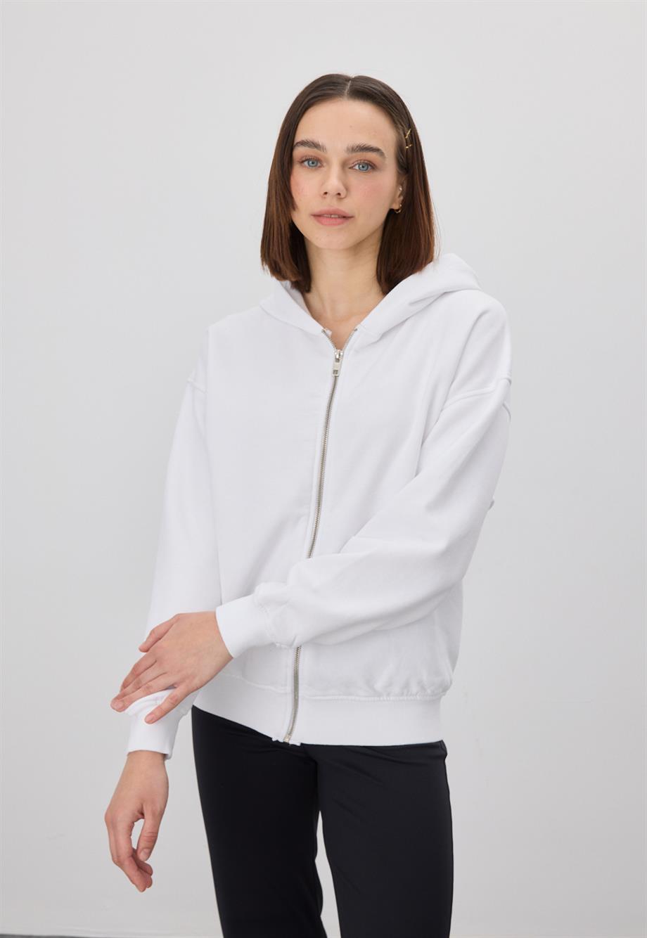 Kadın Beyaz Renk Fermuarlı Kapüşonlu Sweatshirt Hırka