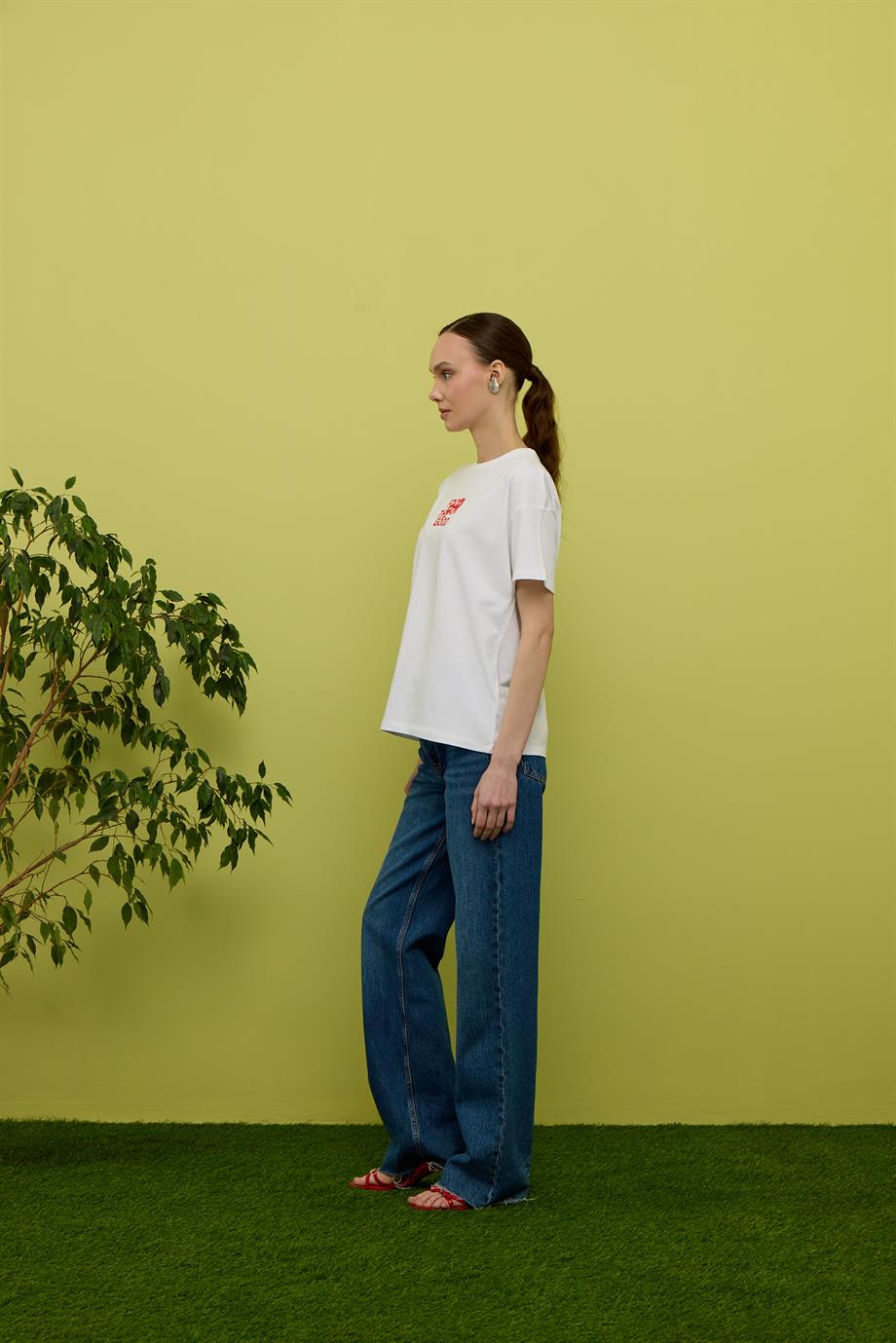 Kadın Beyaz Renk Önü ve Arkası Baskılı Oversize Kısa Kollu Tshirt