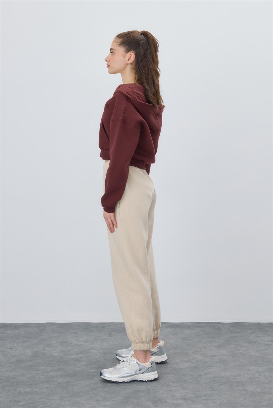 Kadın Çikolata Renk Kapüşonlu Şardonlu Crop Sweatshirt Hırka