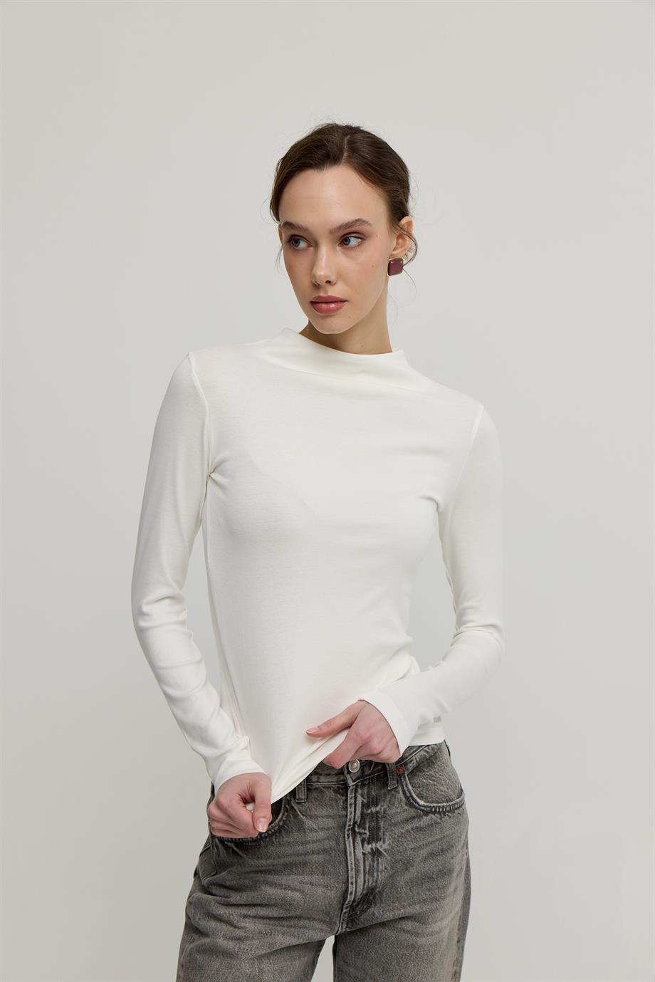 Kadın Ekru Basic Boğazlı Uzun Kollu Body