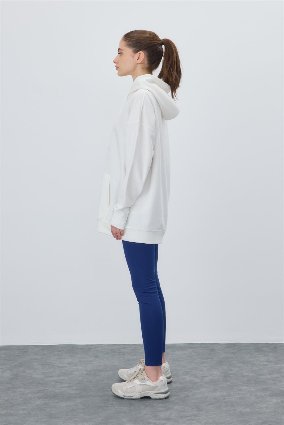 Kadın Ekru Renk Baskılı Kapüşonlu Oversize Sweatshirt