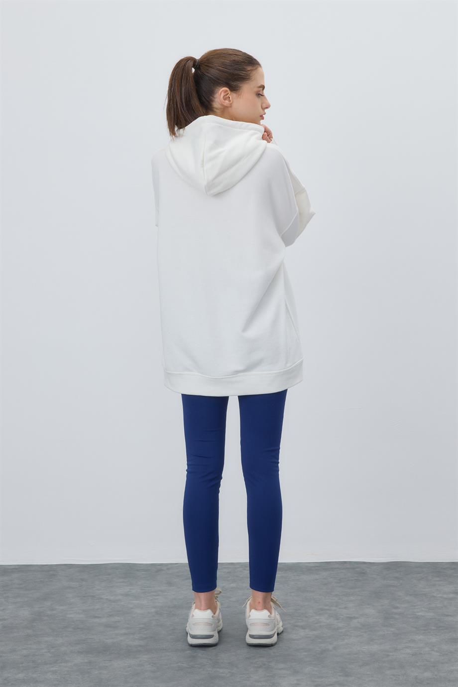 Kadın Ekru Renk Baskılı Kapüşonlu Oversize Sweatshirt