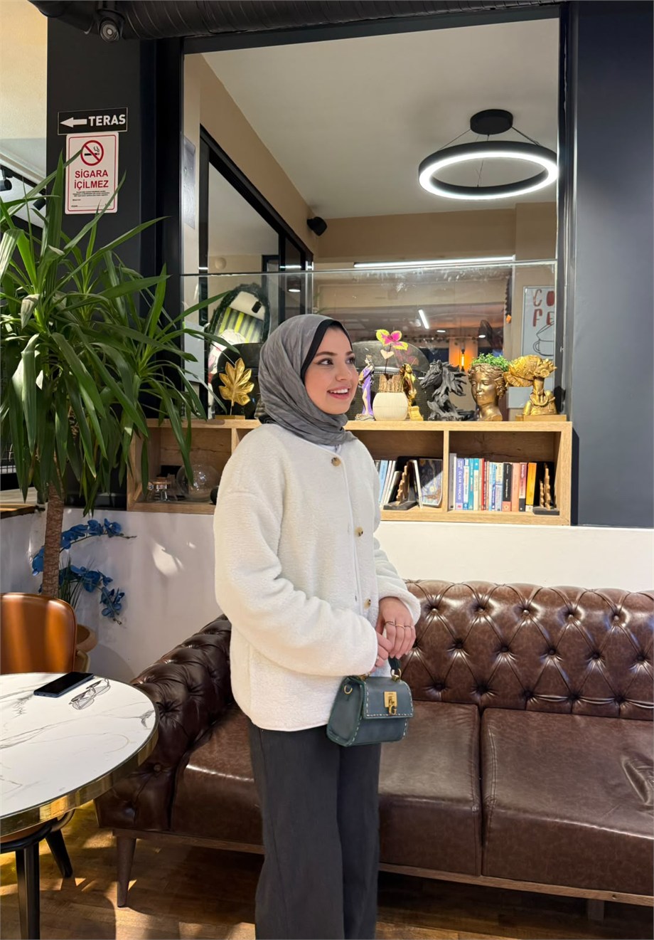 Kadın Ekru Renk İliklenebilir Cepli Peluş Ceket