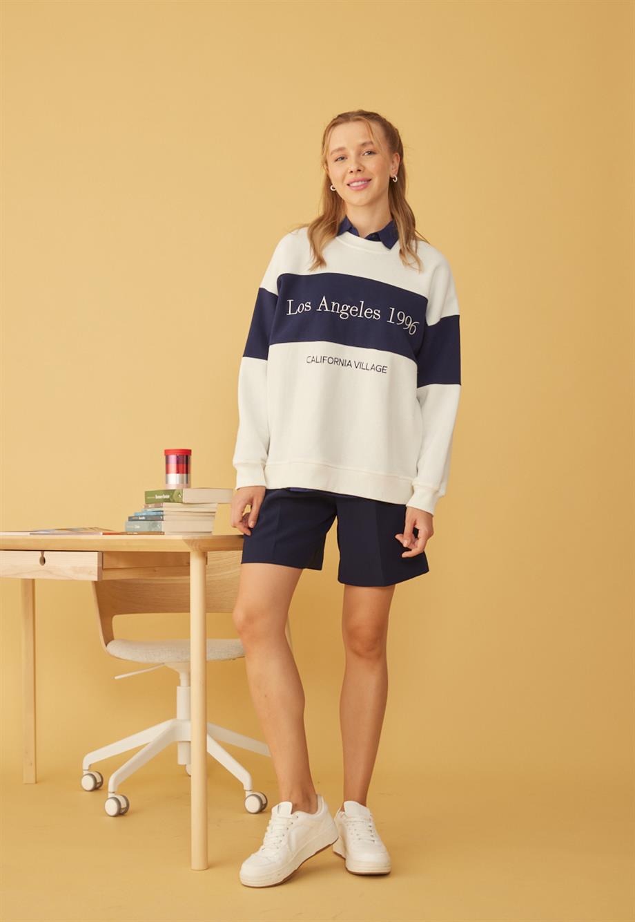 Kadın Ekru Renk Lacivert Detaylı Los Angeles Baskılı Sweatshirt