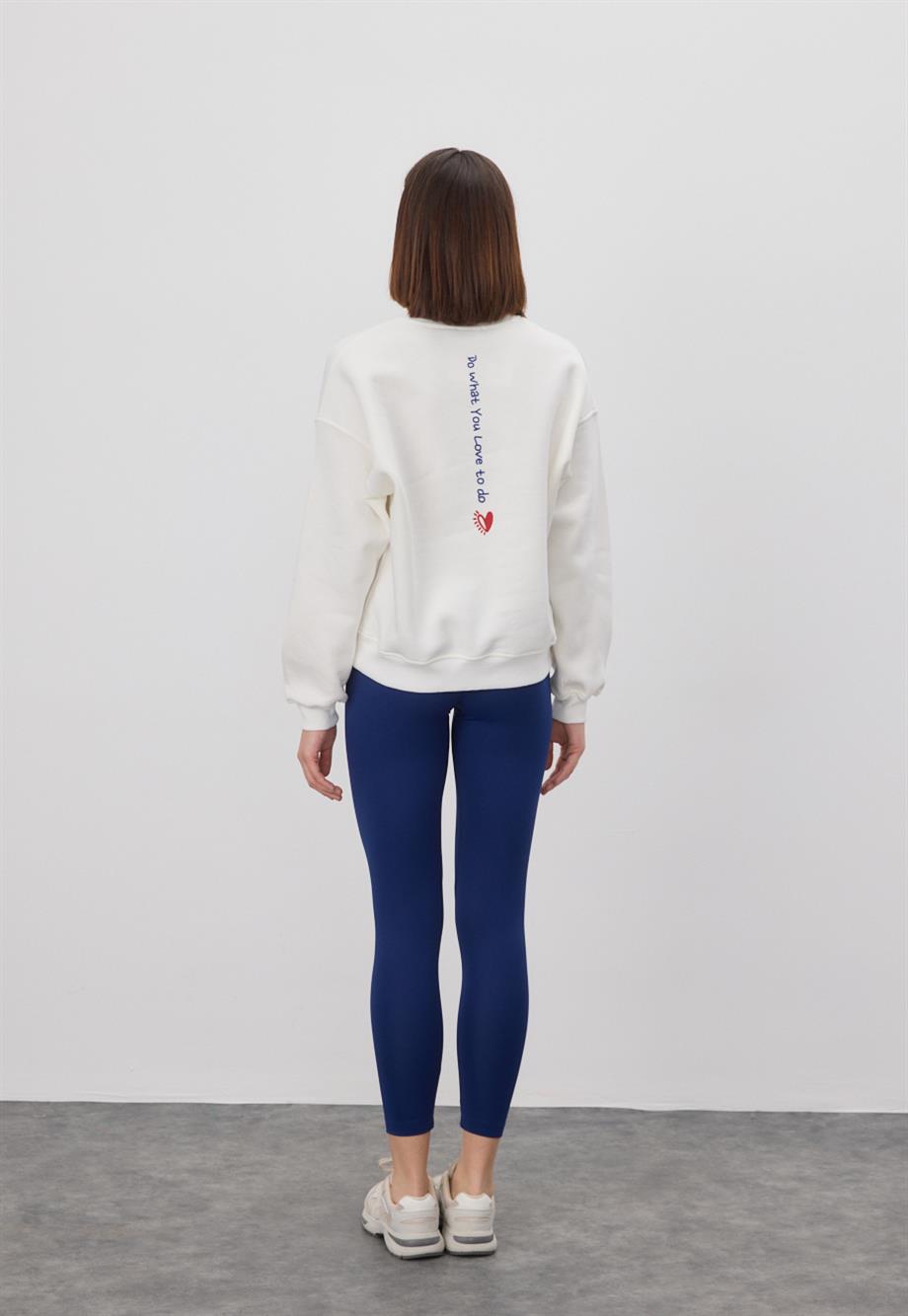 Kadın Ekru Renk Sırtı Baskılı Oversize Sweatshirt