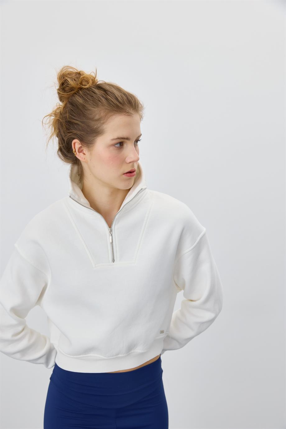 Kadın Ekru Renk Yarım Fermuarlı Sweatshirt