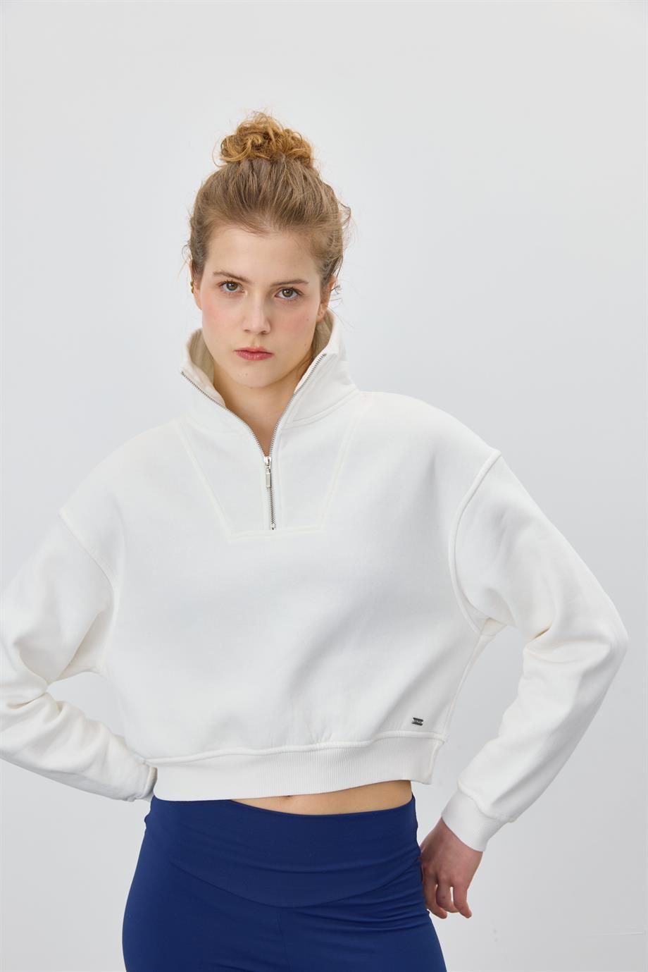 Kadın Ekru Renk Yarım Fermuarlı Sweatshirt
