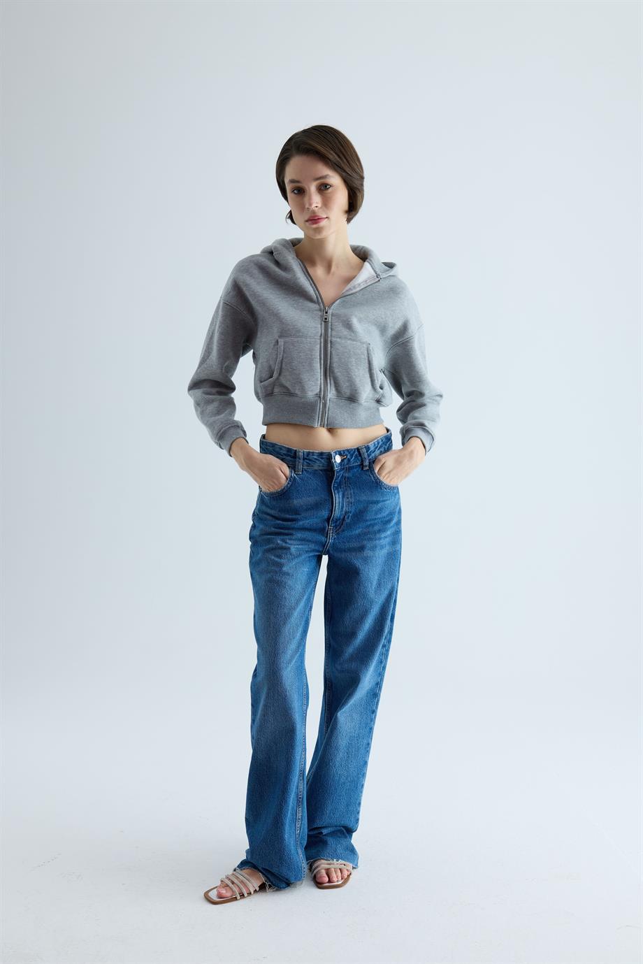 Kadın Gri Renk Kapüşonlu Şardonlu Crop Sweatshirt Hırka